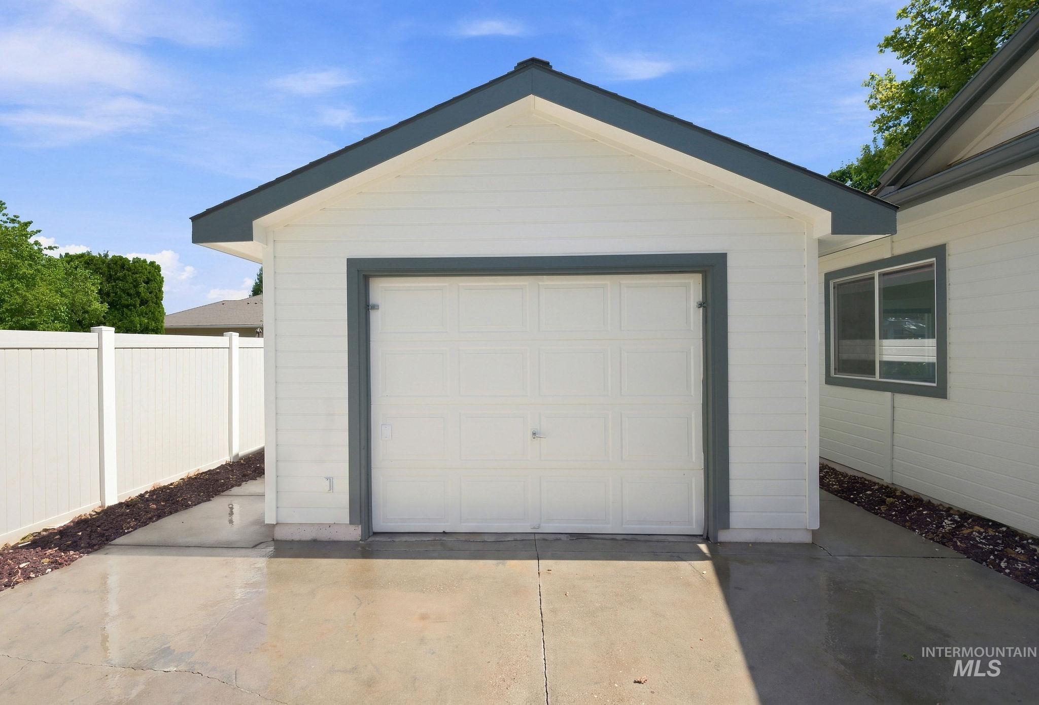 1720 N Summertree Way, Meridian, Idaho 83646, 3 Bedrooms, 2 Bathrooms, Residential For Sale, Price $629,000, 98997581