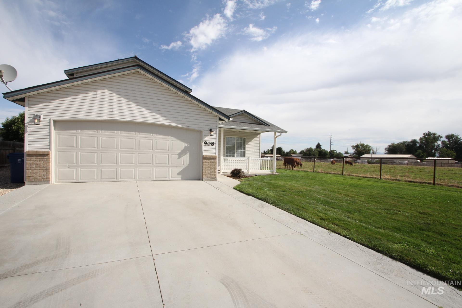 908 S Lily St., Nampa, Idaho 83686, 3 Bedrooms, 2 Bathrooms, Residential For Sale, Price $359,900,MLS 98997583