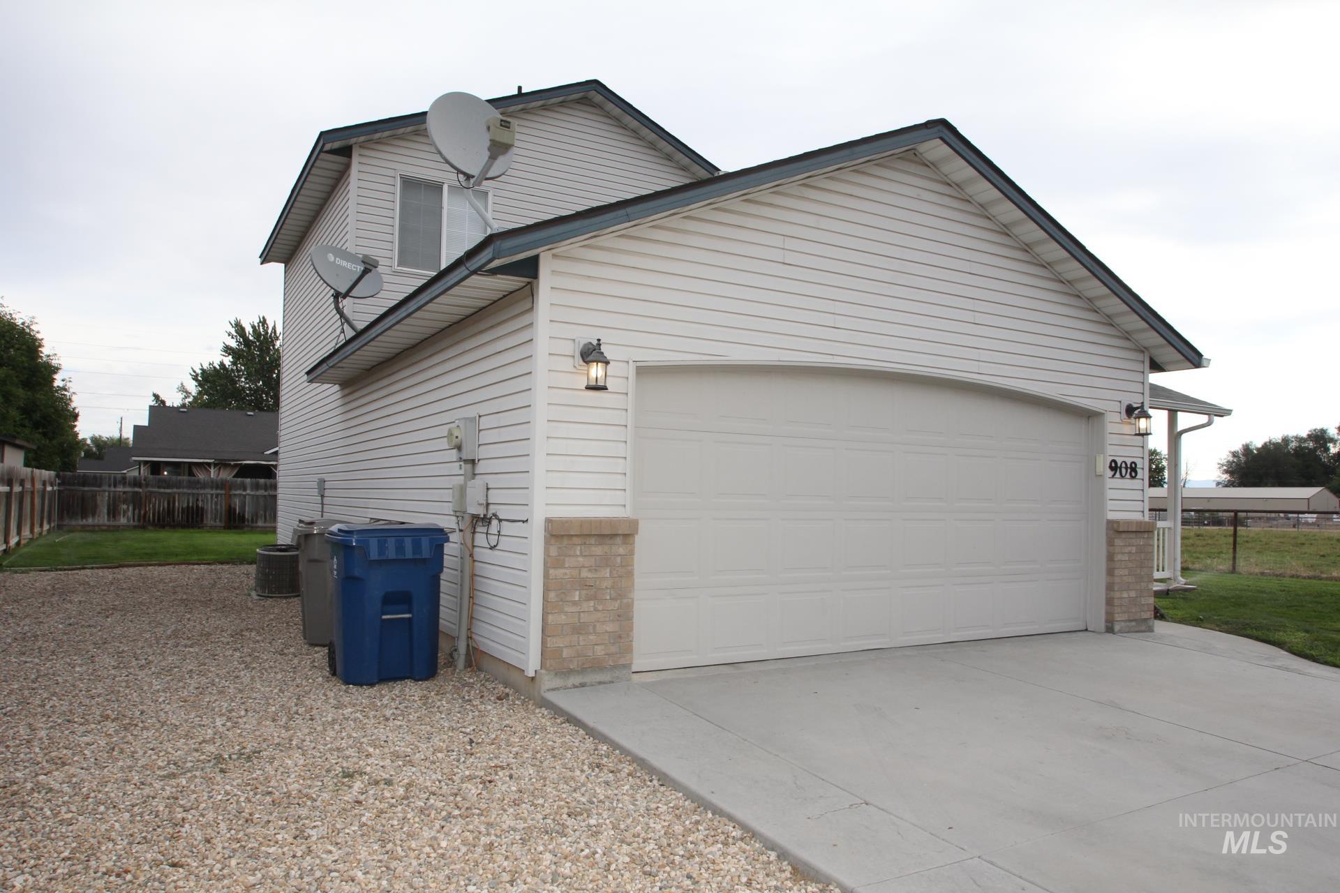 908 S Lily St., Nampa, Idaho 83686, 3 Bedrooms, 2 Bathrooms, Residential For Sale, Price $359,900,MLS 98997583