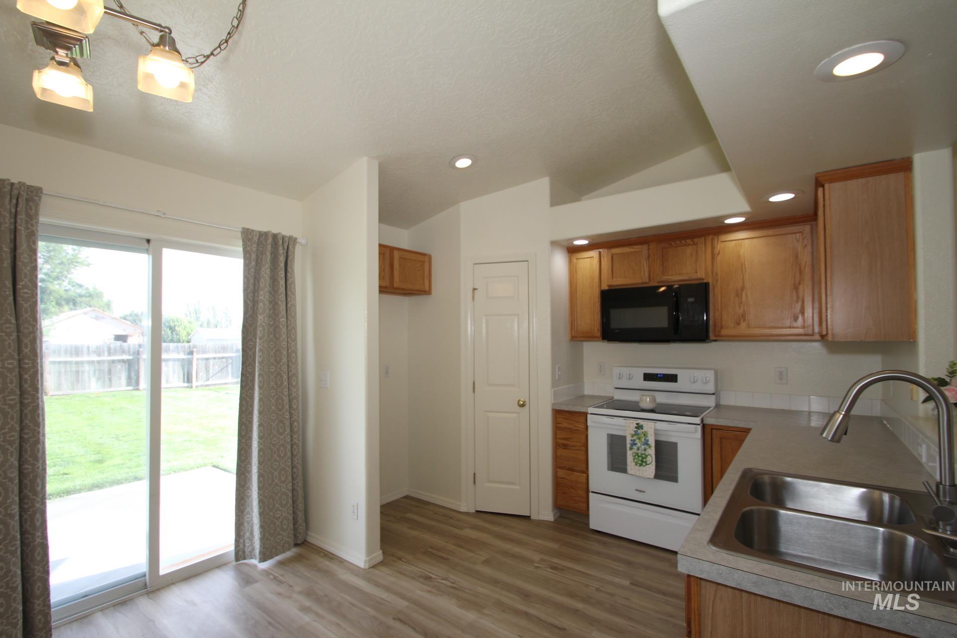 908 S Lily St., Nampa, Idaho 83686, 3 Bedrooms, 2 Bathrooms, Residential For Sale, Price $359,900,MLS 98997583