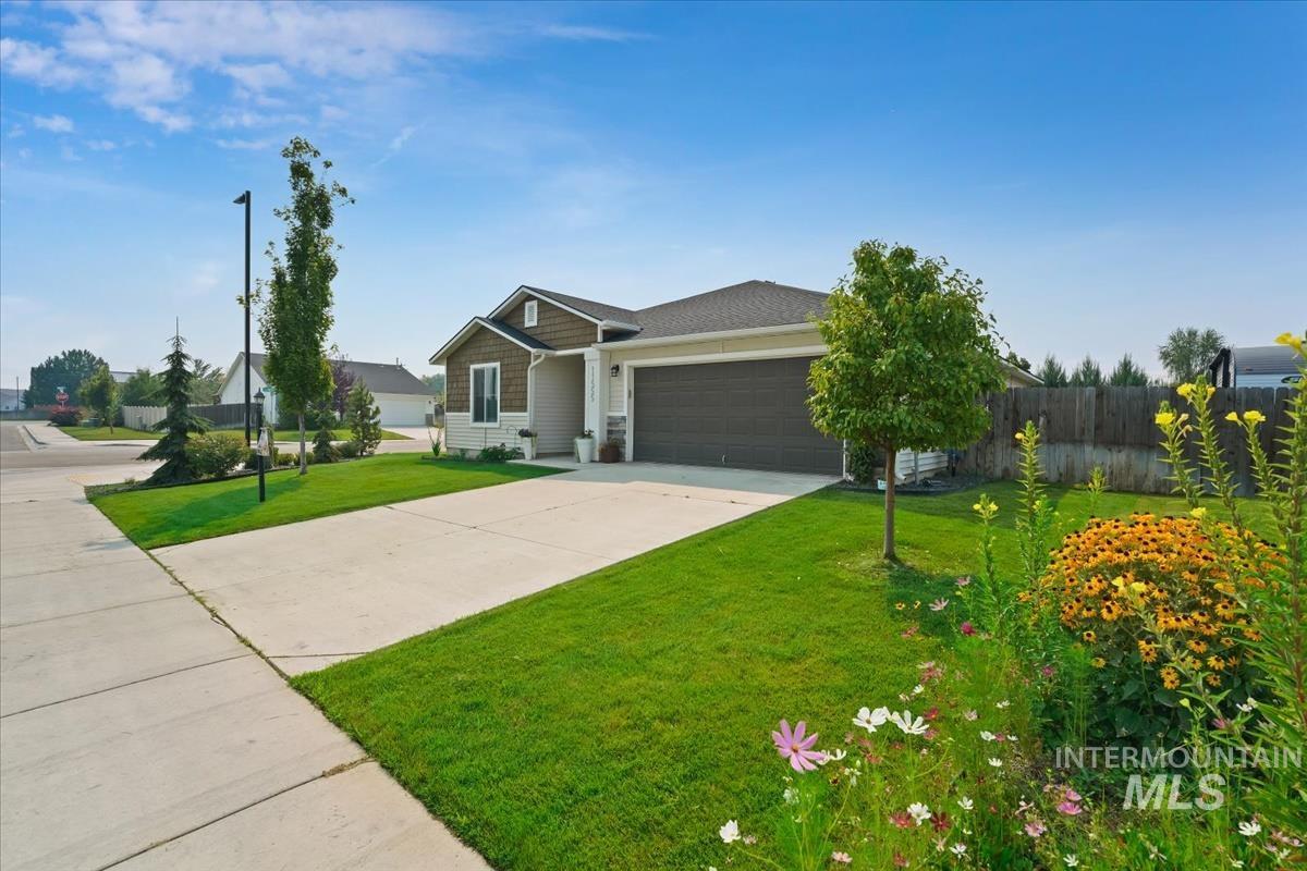 11555 Stockbridge Way, Caldwell, Idaho 83605, 3 Bedrooms, 2 Bathrooms, Residential For Sale, Price $397,500, 98997585