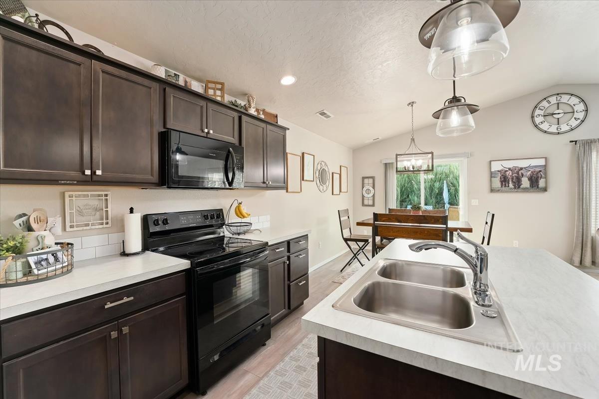 11555 Stockbridge Way, Caldwell, Idaho 83605, 3 Bedrooms, 2 Bathrooms, Residential For Sale, Price $397,500, 98997585