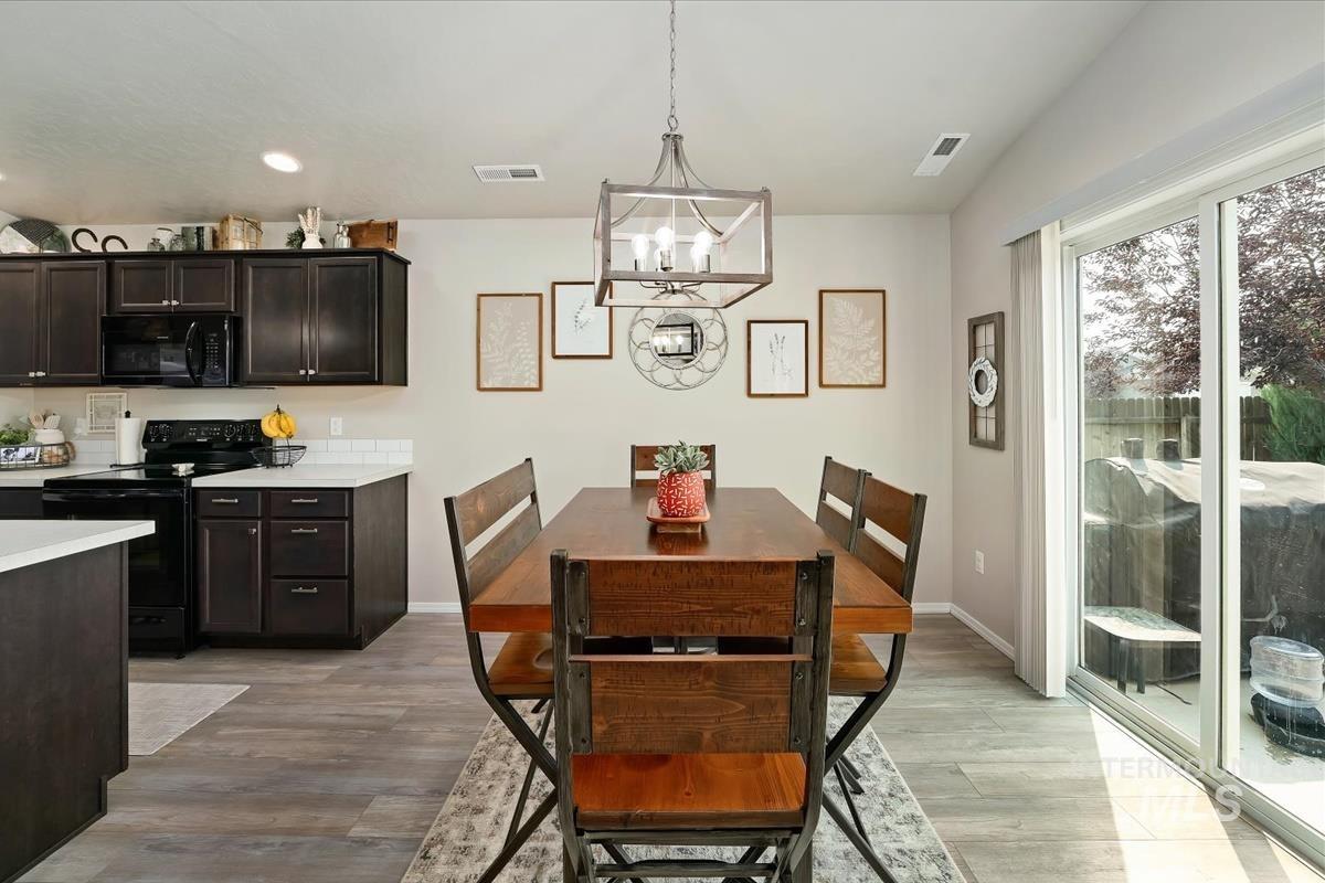 11555 Stockbridge Way, Caldwell, Idaho 83605, 3 Bedrooms, 2 Bathrooms, Residential For Sale, Price $397,500, 98997585