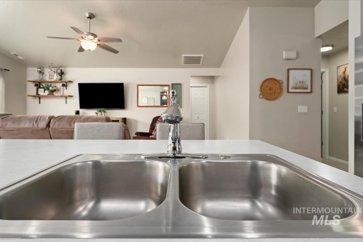 11555 Stockbridge Way, Caldwell, Idaho 83605, 3 Bedrooms, 2 Bathrooms, Residential For Sale, Price $397,500, 98997585