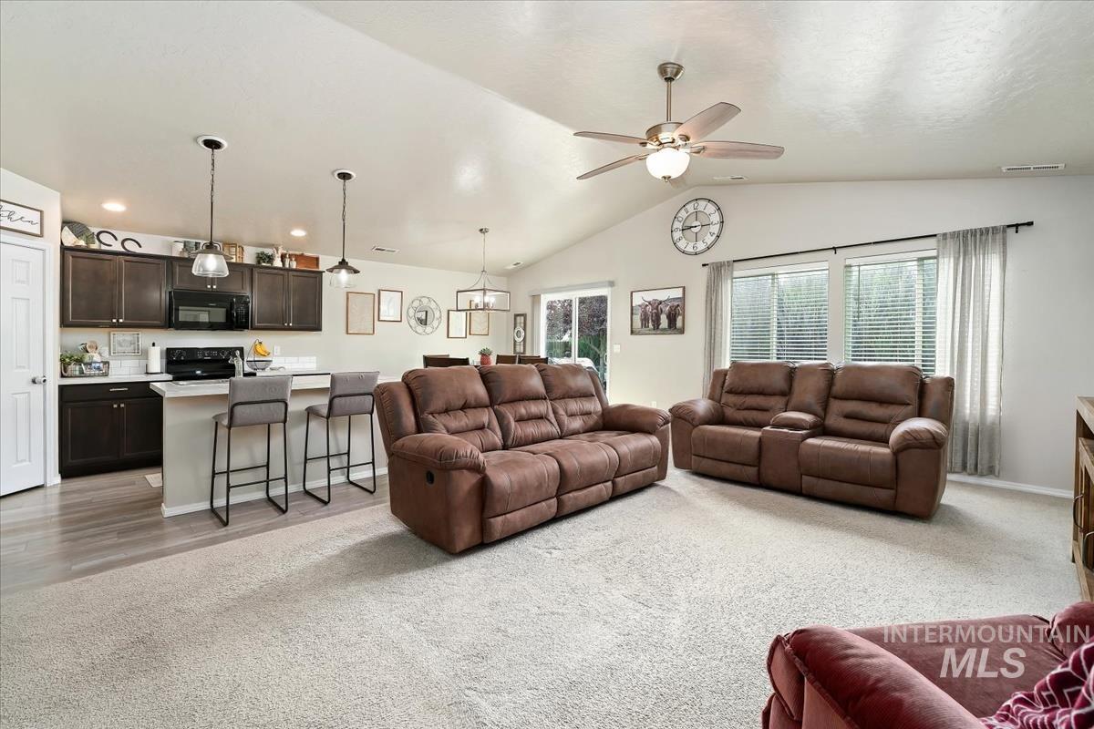 11555 Stockbridge Way, Caldwell, Idaho 83605, 3 Bedrooms, 2 Bathrooms, Residential For Sale, Price $397,500, 98997585