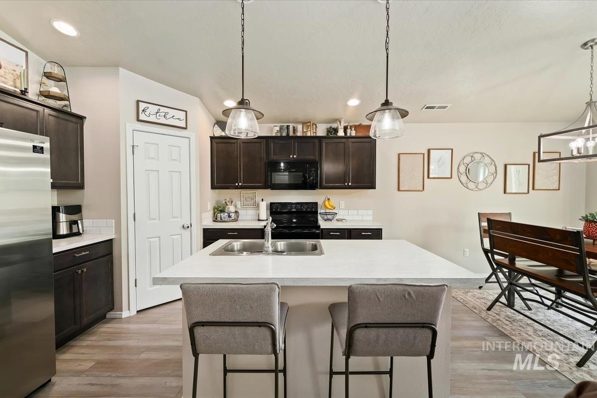 11555 Stockbridge Way, Caldwell, Idaho 83605, 3 Bedrooms, 2 Bathrooms, Residential For Sale, Price $397,500, 98997585