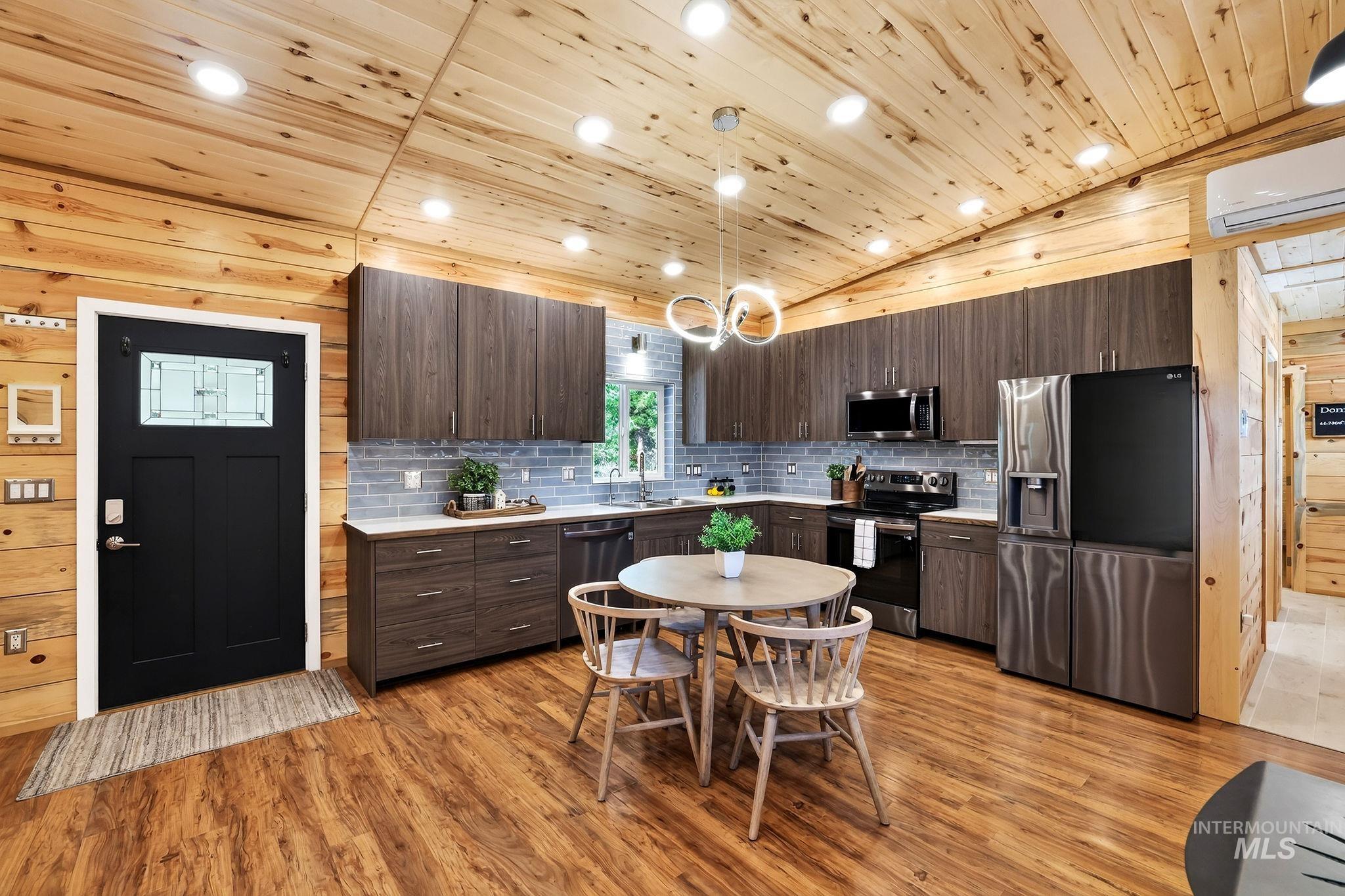 122 Forest Place, Donnelly, Idaho 83615, 2 Bedrooms, 1 Bathroom, Residential For Sale, Price $489,000, 98997586