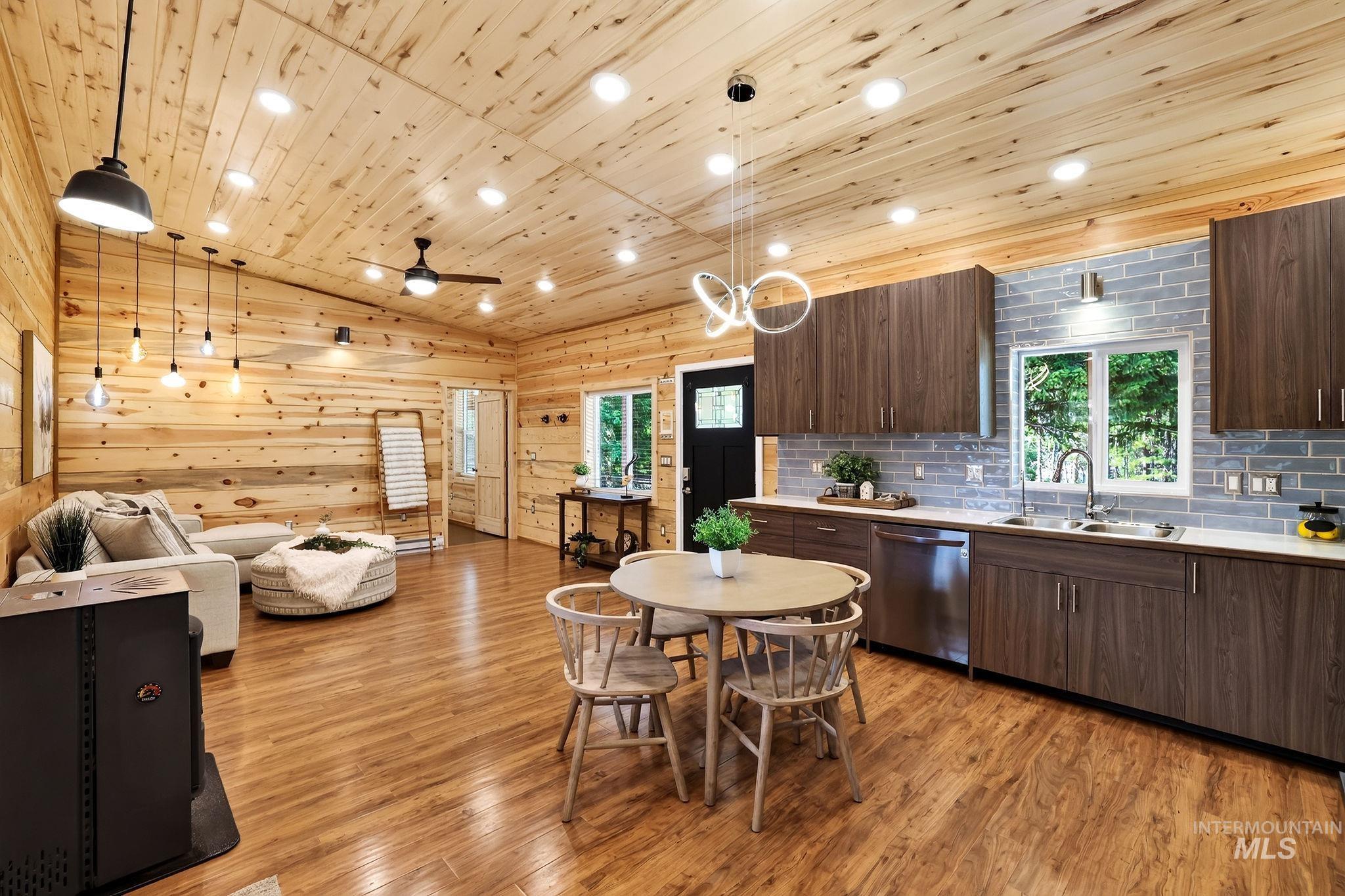 122 Forest Place, Donnelly, Idaho 83615, 2 Bedrooms, 1 Bathroom, Residential For Sale, Price $489,000, 98997586