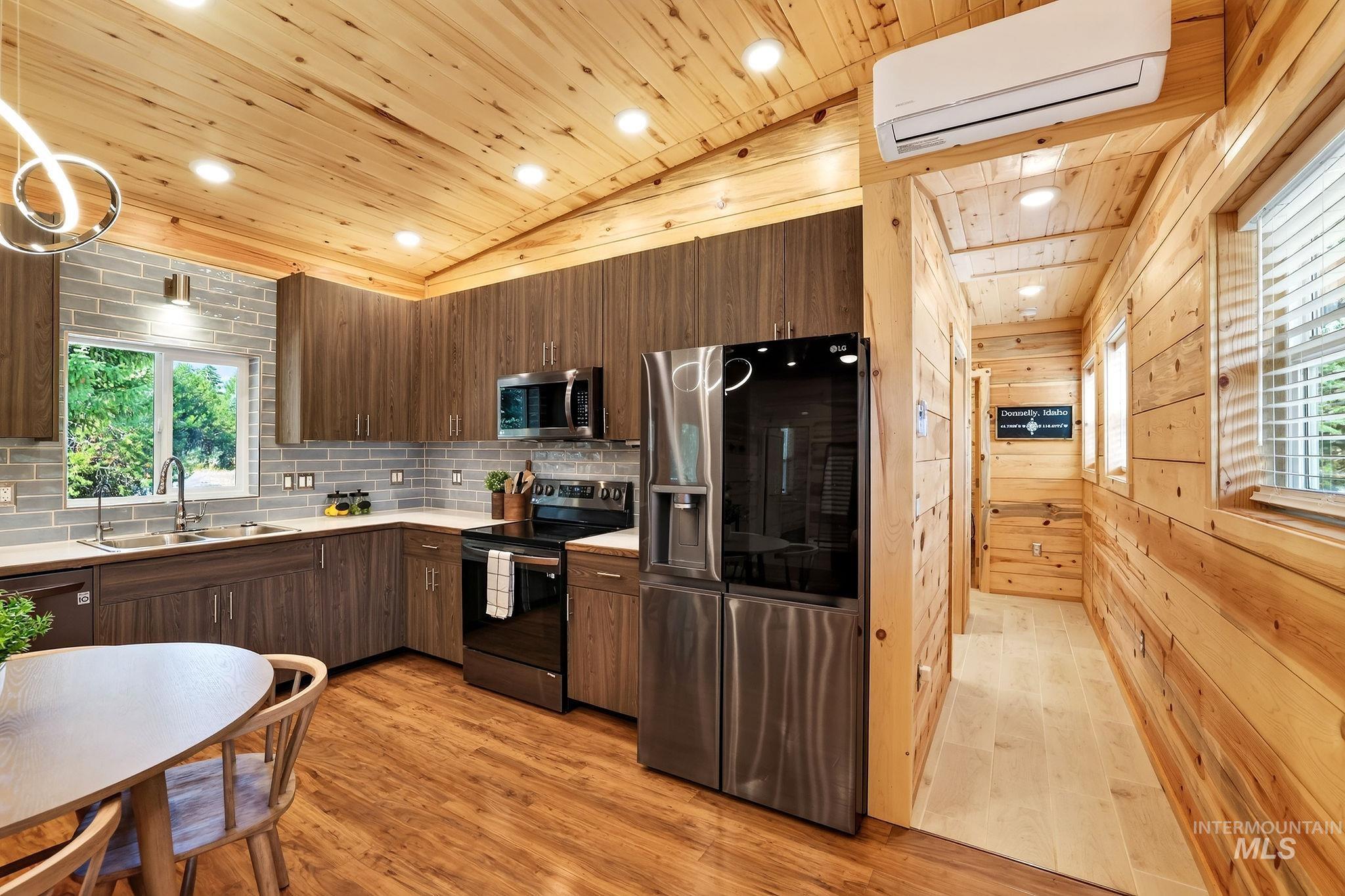 122 Forest Place, Donnelly, Idaho 83615, 2 Bedrooms, 1 Bathroom, Residential For Sale, Price $489,000, 98997586