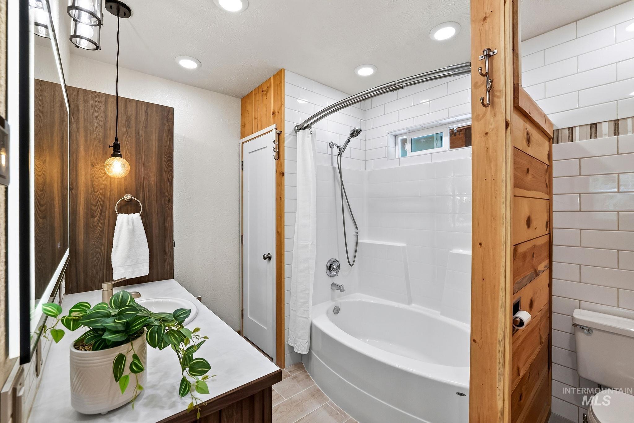 122 Forest Place, Donnelly, Idaho 83615, 2 Bedrooms, 1 Bathroom, Residential For Sale, Price $489,000, 98997586