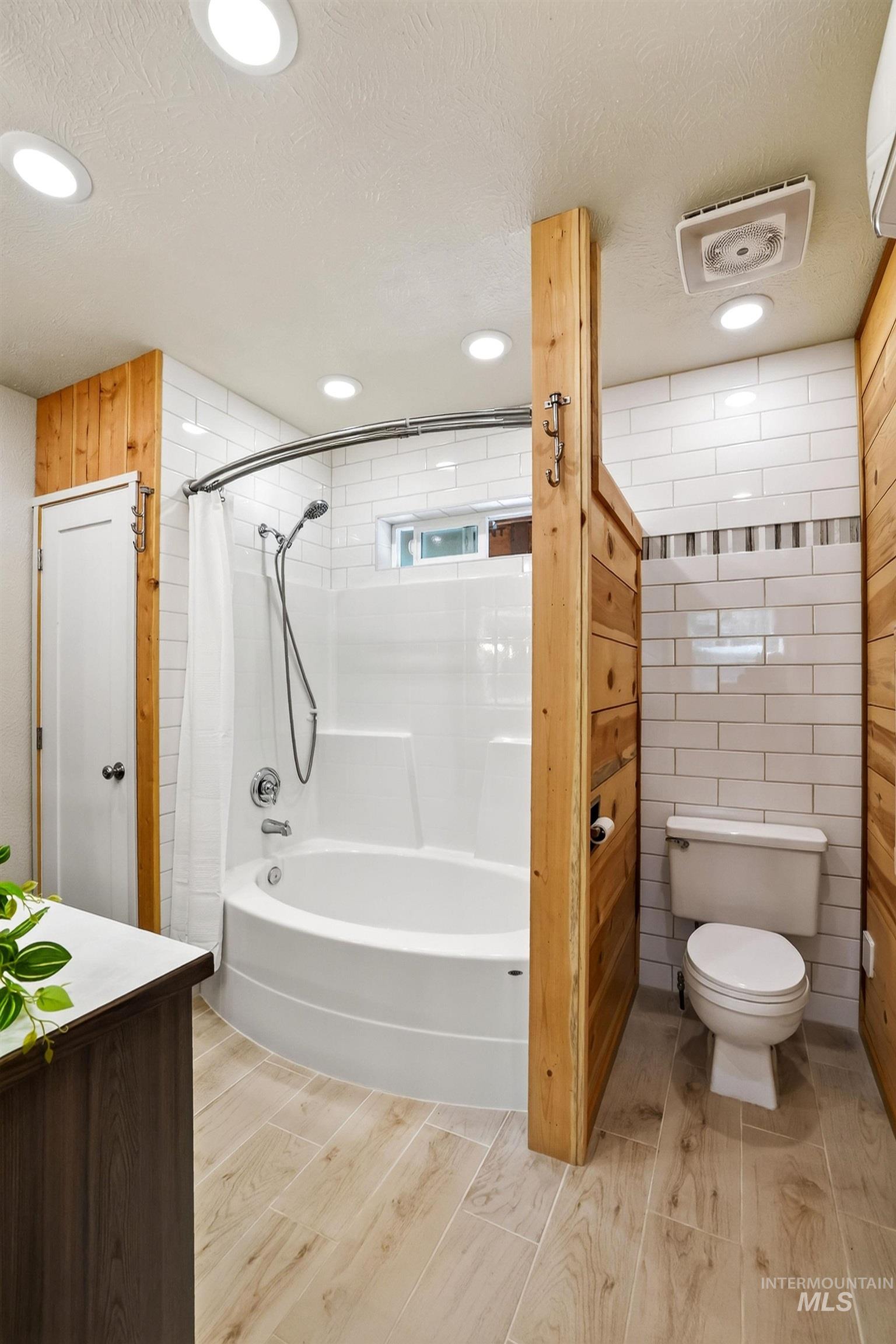 122 Forest Place, Donnelly, Idaho 83615, 2 Bedrooms, 1 Bathroom, Residential For Sale, Price $489,000, 98997586