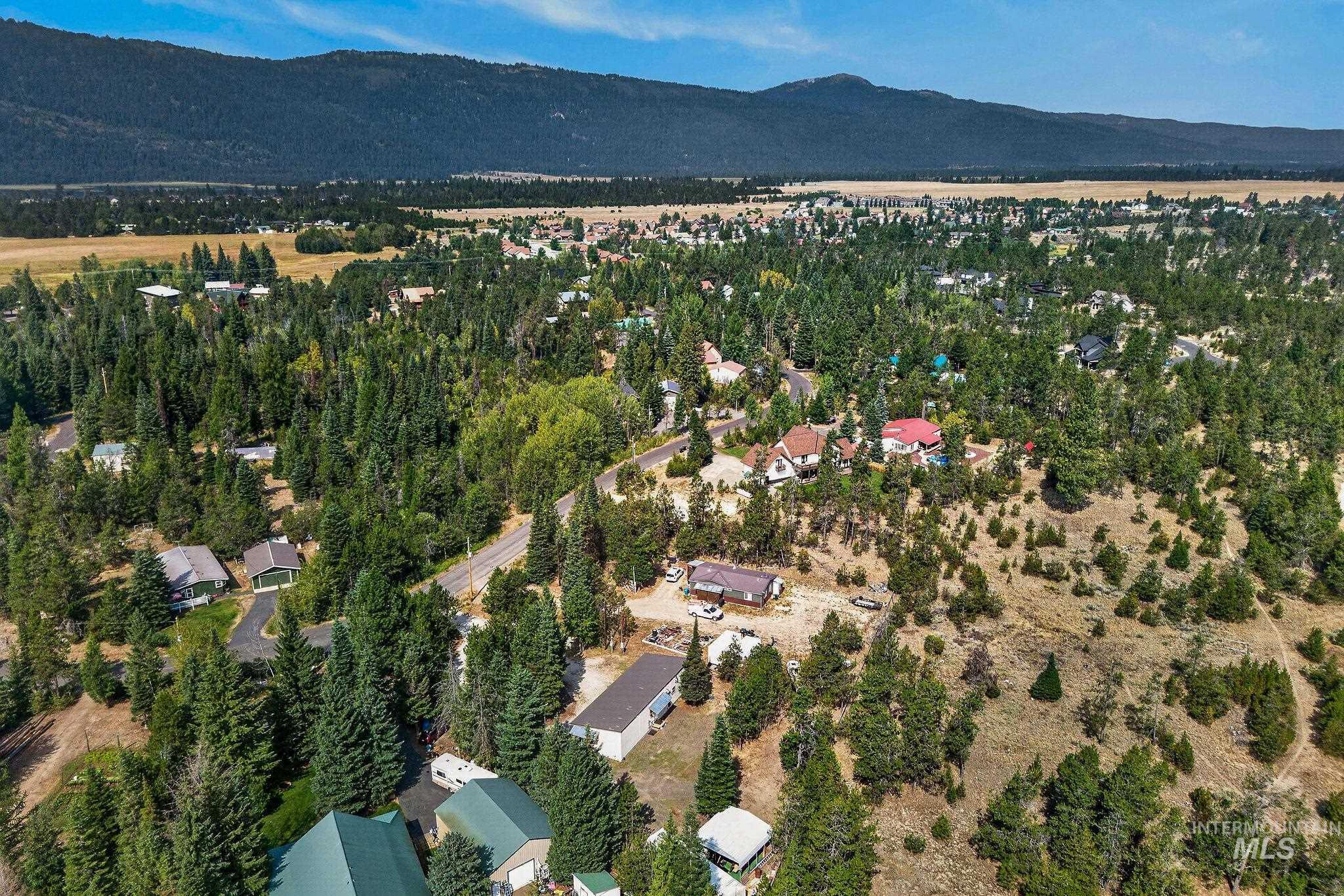 122 Forest Place, Donnelly, Idaho 83615, 2 Bedrooms, 1 Bathroom, Residential For Sale, Price $489,000, 98997586