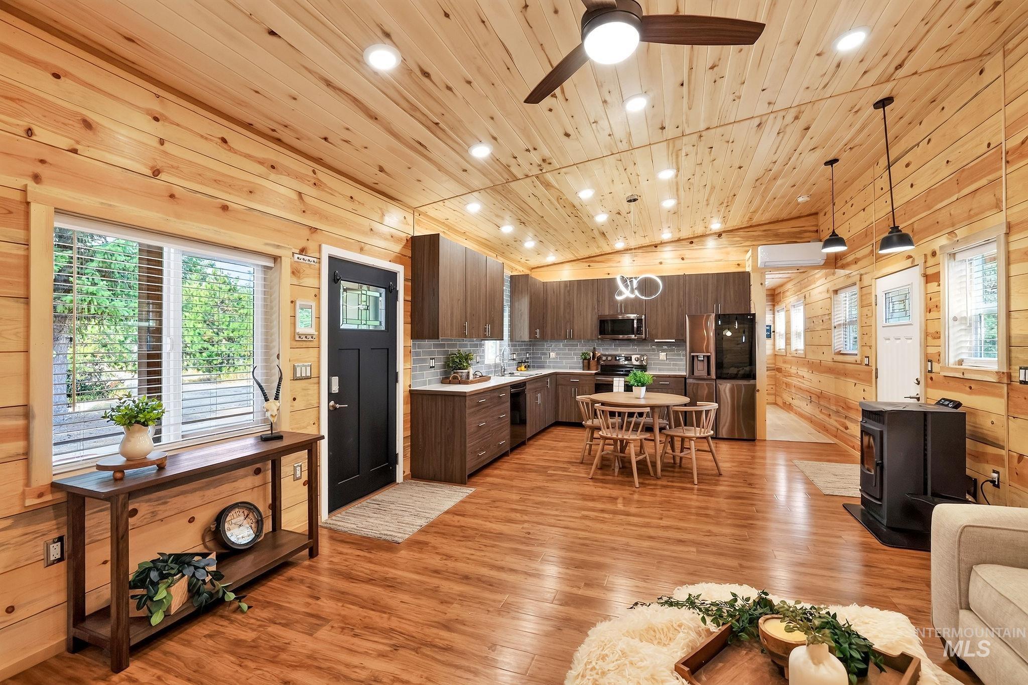 122 Forest Place, Donnelly, Idaho 83615, 2 Bedrooms, 1 Bathroom, Residential For Sale, Price $489,000, 98997586