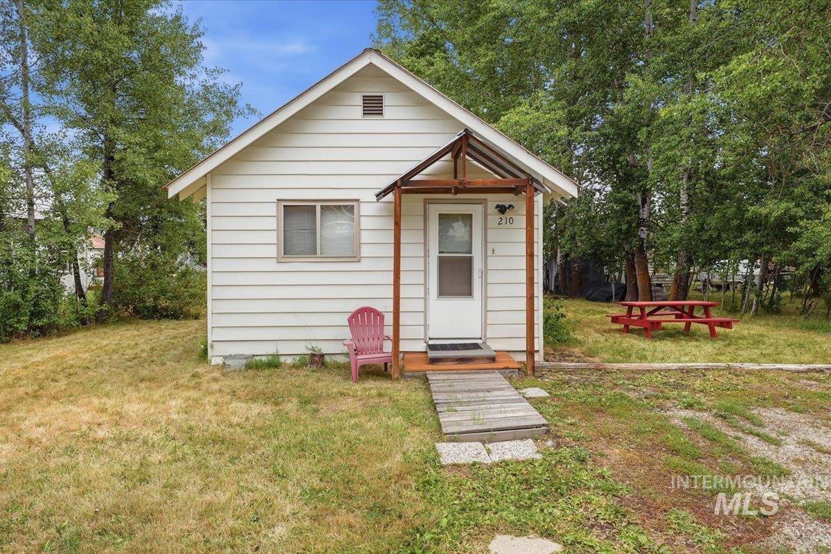 210 S Idaho St, Cascade, Idaho 83611, 2 Bedrooms, 1 Bathroom, Residential For Sale, Price $309,900,MLS 98997587