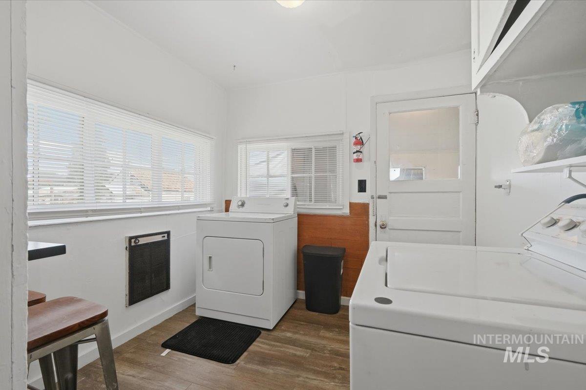 210 S Idaho St, Cascade, Idaho 83611, 2 Bedrooms, 1 Bathroom, Residential For Sale, Price $309,900, 98997587