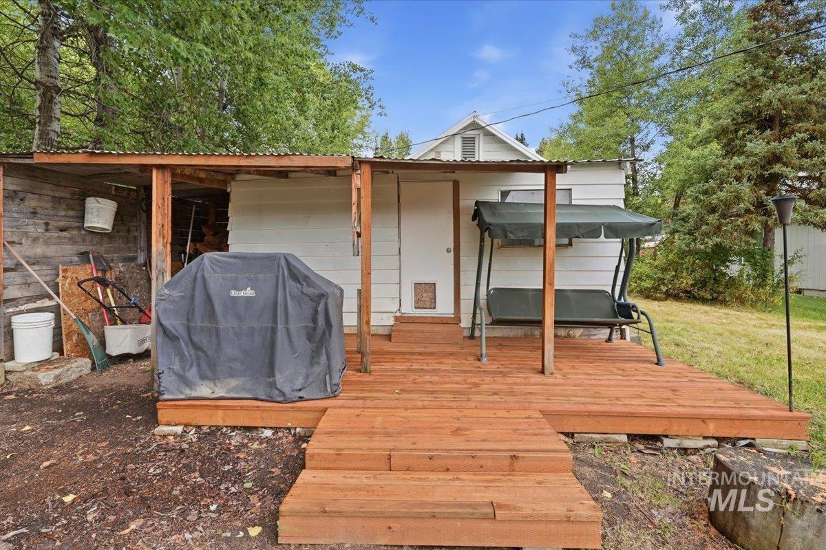 210 S Idaho St, Cascade, Idaho 83611, 2 Bedrooms, 1 Bathroom, Residential For Sale, Price $309,900, 98997587