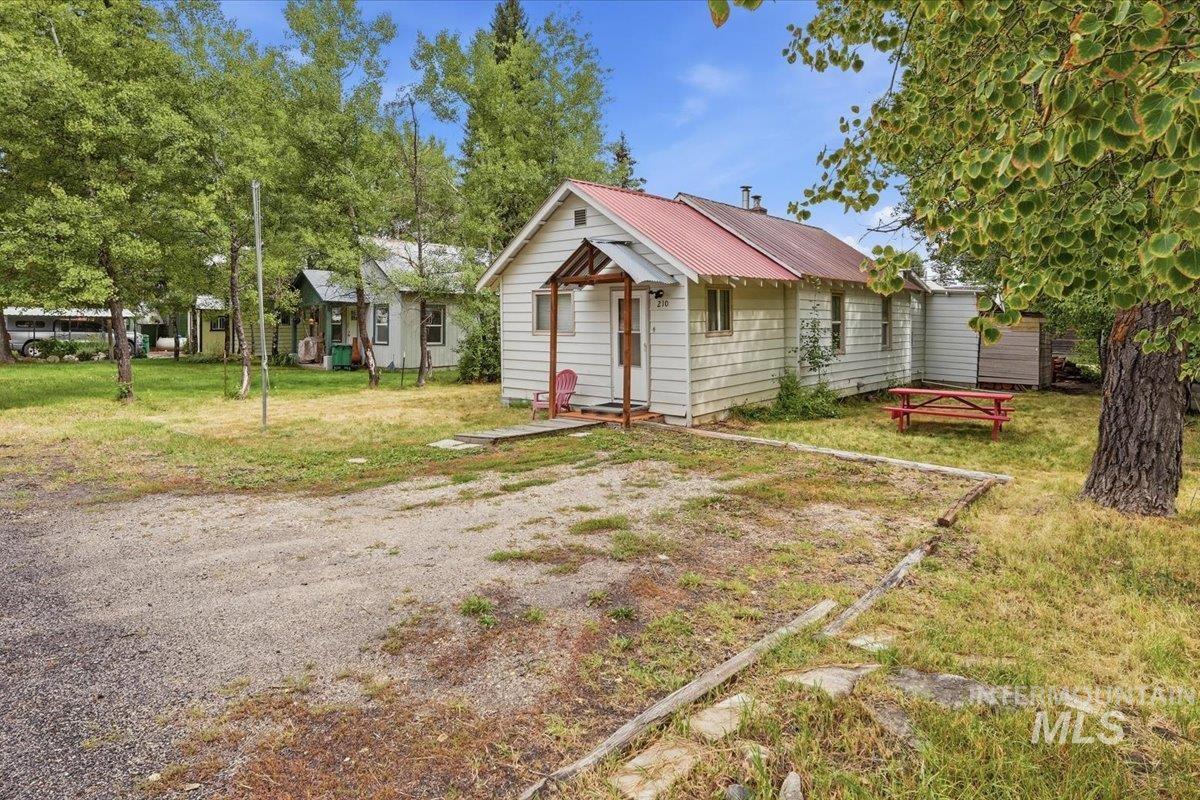 210 S Idaho St, Cascade, Idaho 83611, 2 Bedrooms, 1 Bathroom, Residential For Sale, Price $309,900, 98997587