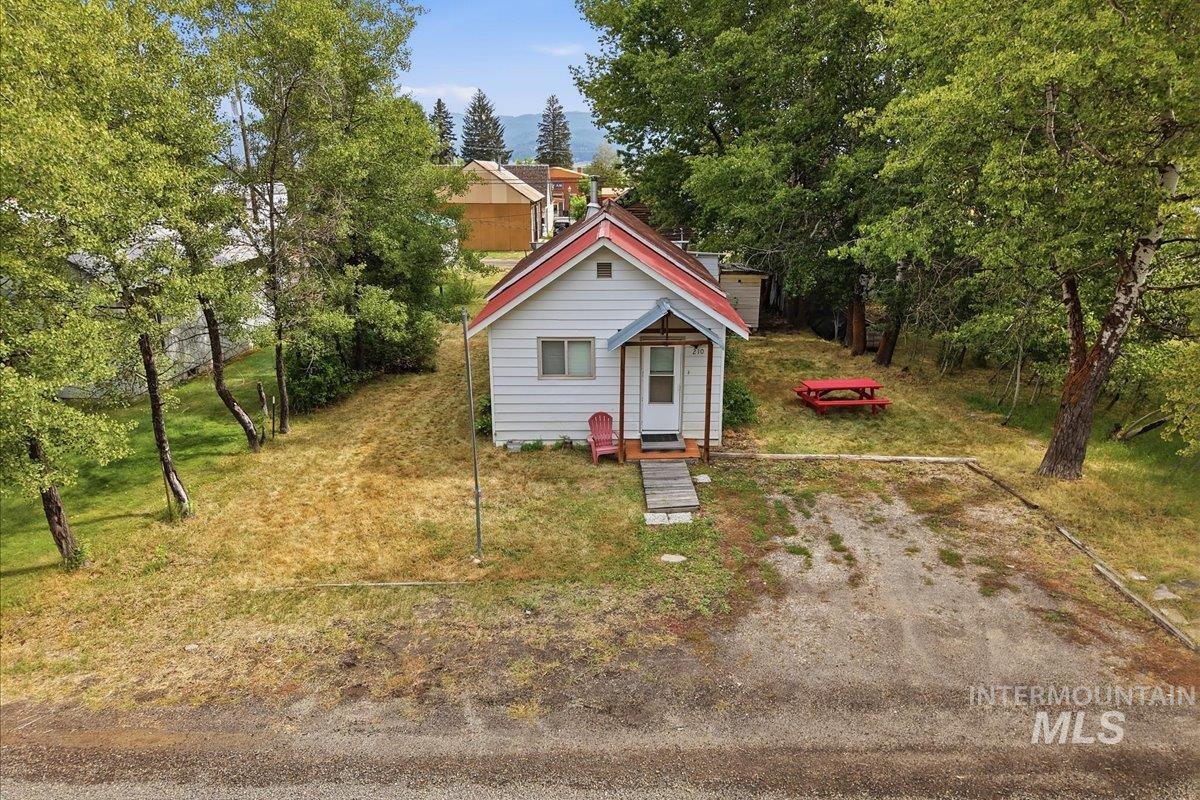 210 S Idaho St, Cascade, Idaho 83611, 2 Bedrooms, 1 Bathroom, Residential For Sale, Price $309,900, 98997587