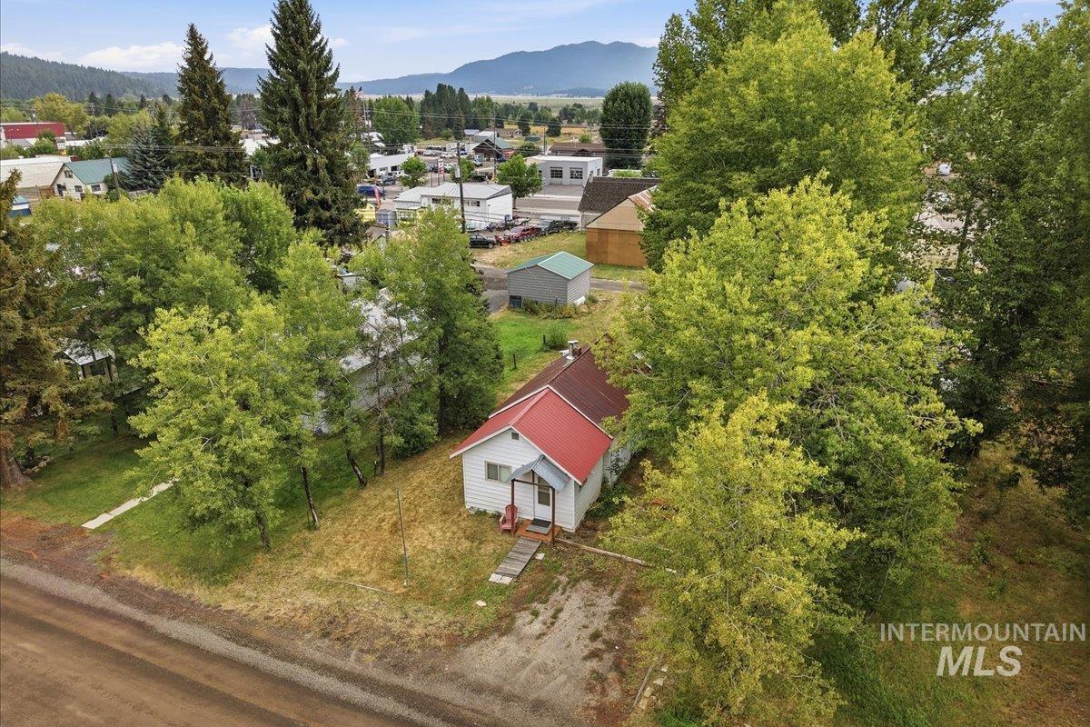 210 S Idaho St, Cascade, Idaho 83611, 2 Bedrooms, 1 Bathroom, Residential For Sale, Price $309,900, 98997587