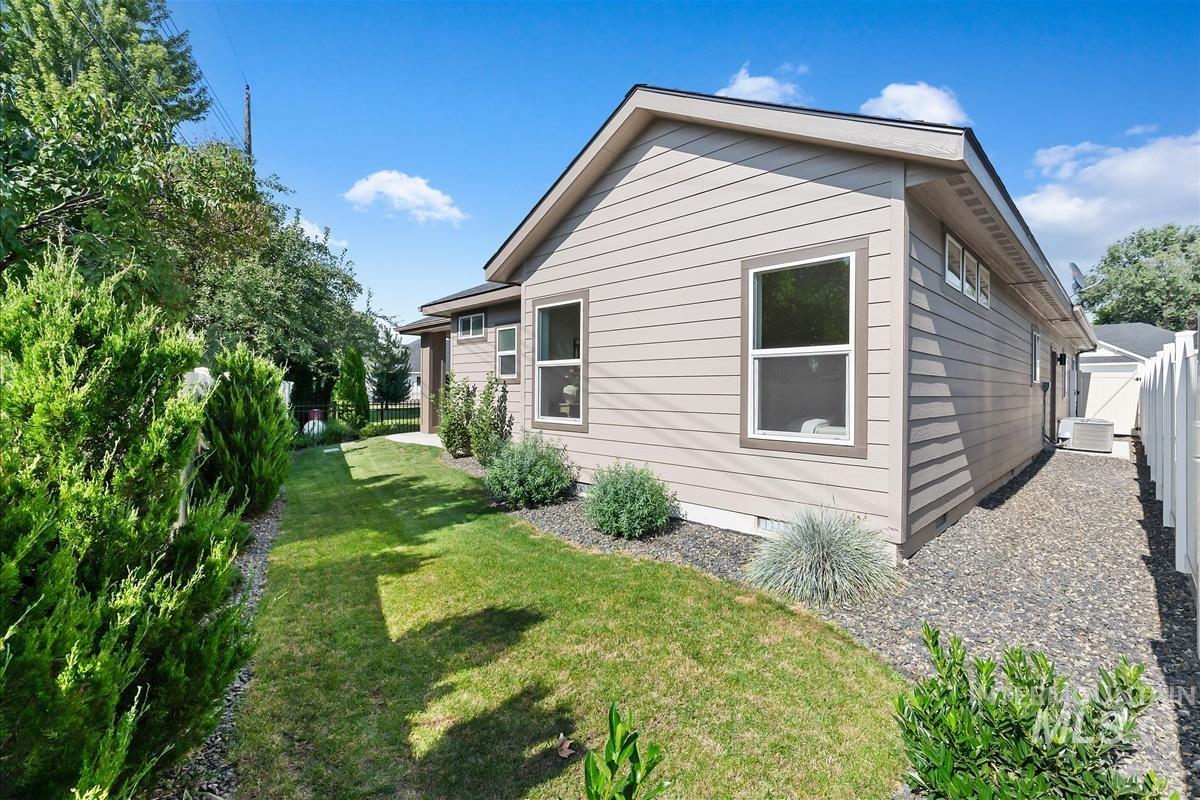 1469 N Parkshire Way, Meridian, Idaho 83642, 3 Bedrooms, 2 Bathrooms, Residential For Sale, Price $579,900, 98997588