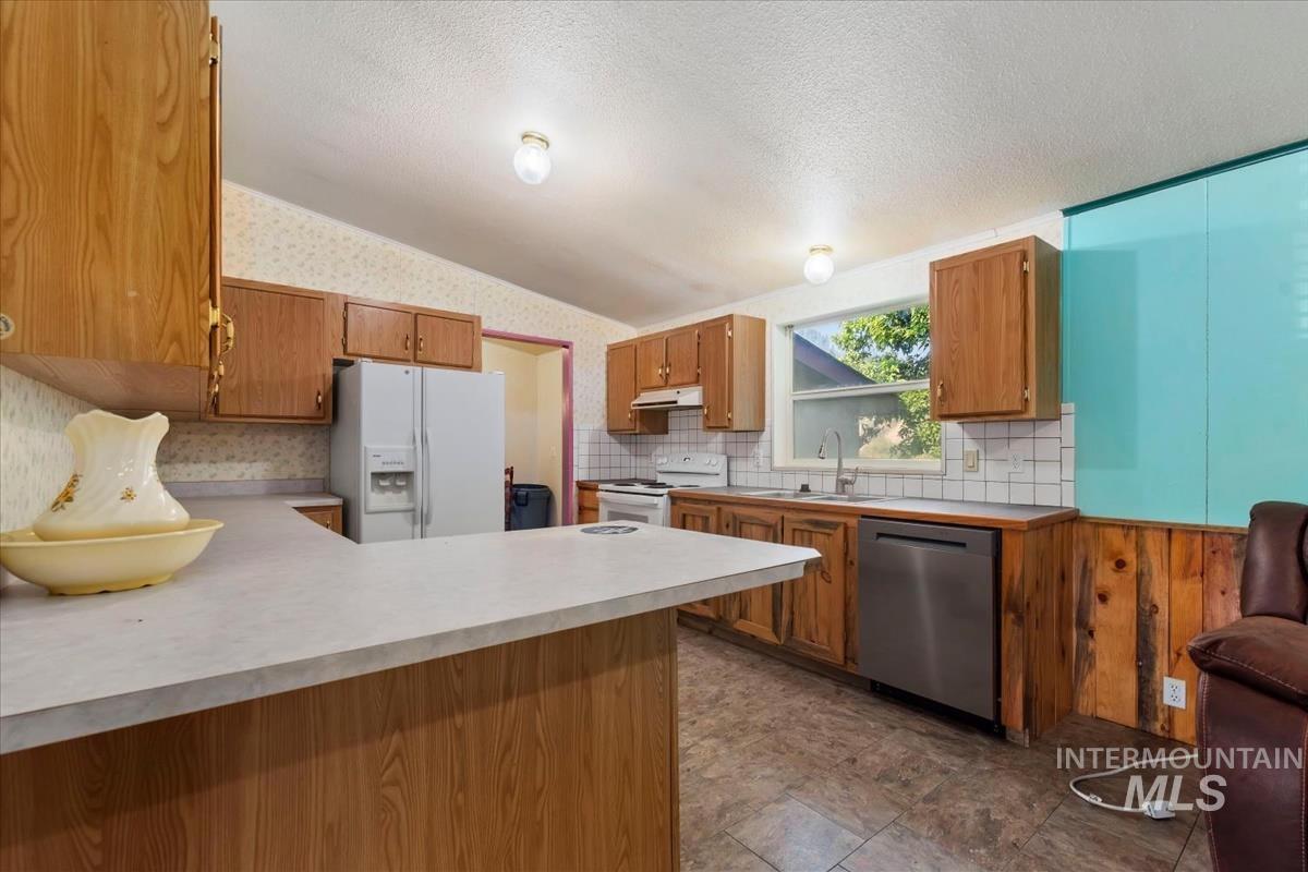 23 Timber Lane, Garden Valley, Idaho 83622, 3 Bedrooms, 2 Bathrooms, Residential For Sale, Price $870,000, 98997589