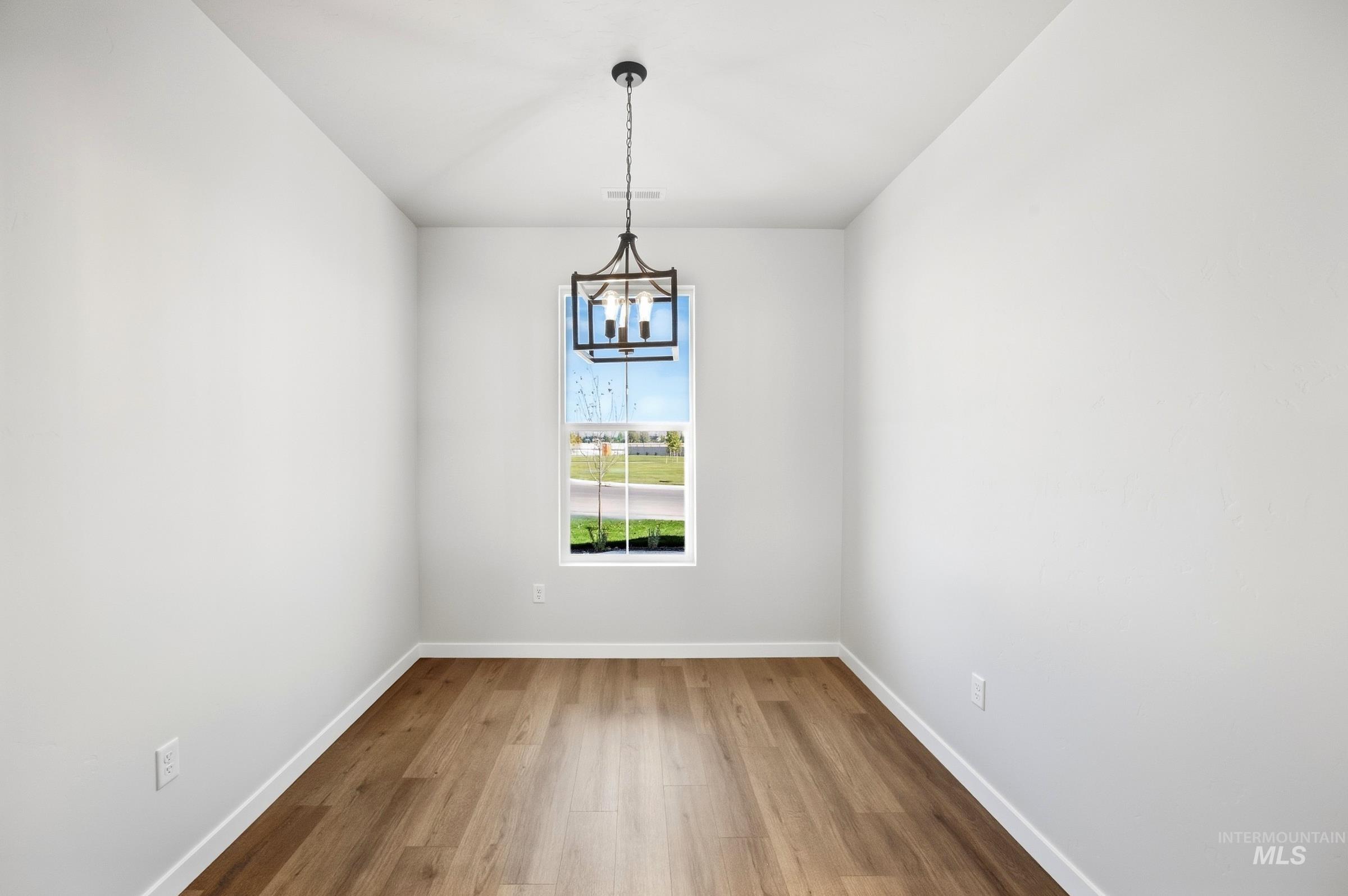 7489 W Newtown Dr, Eagle, Idaho 83616, 3 Bedrooms, 2 Bathrooms, Residential For Sale, Price $474,990,MLS 98997616