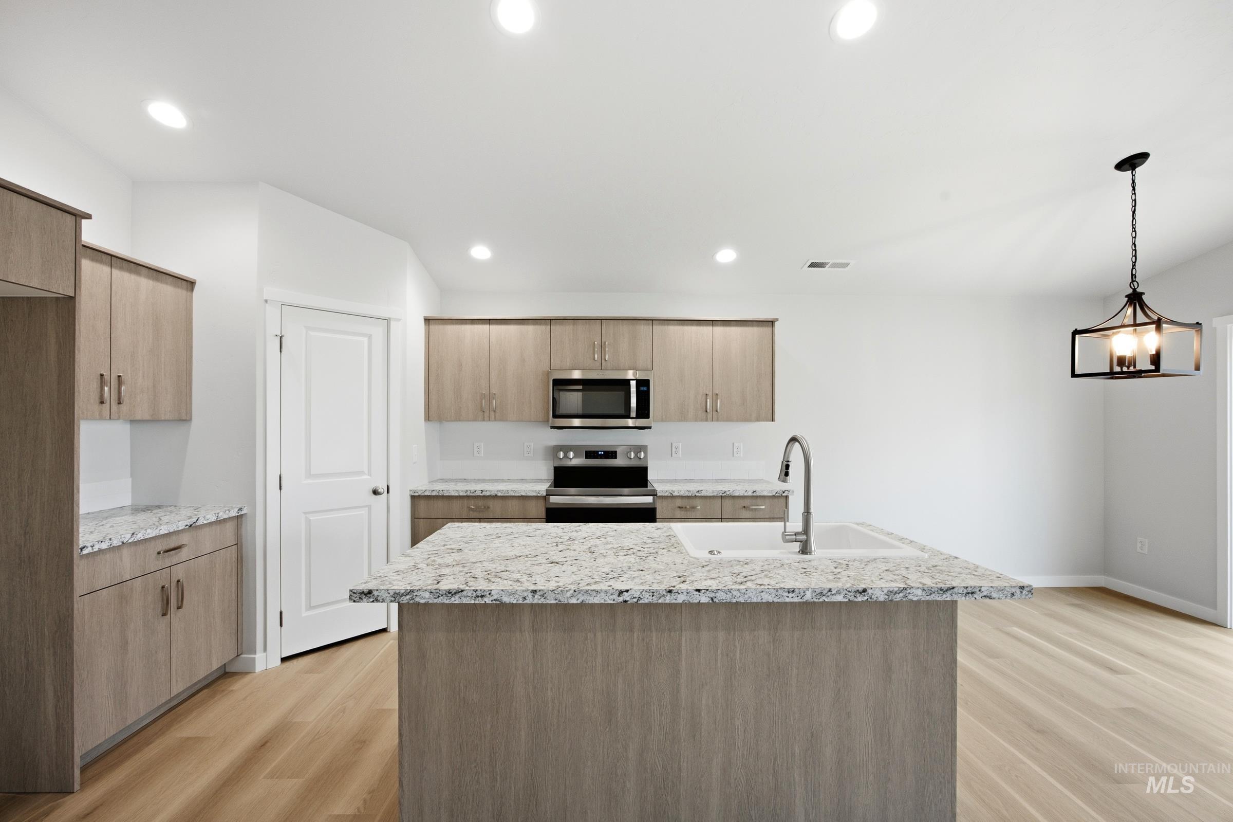 431 Aplomado Ct, Middleton, Idaho 83644, 3 Bedrooms, 2 Bathrooms, Residential For Sale, Price $429,990,MLS 98997618