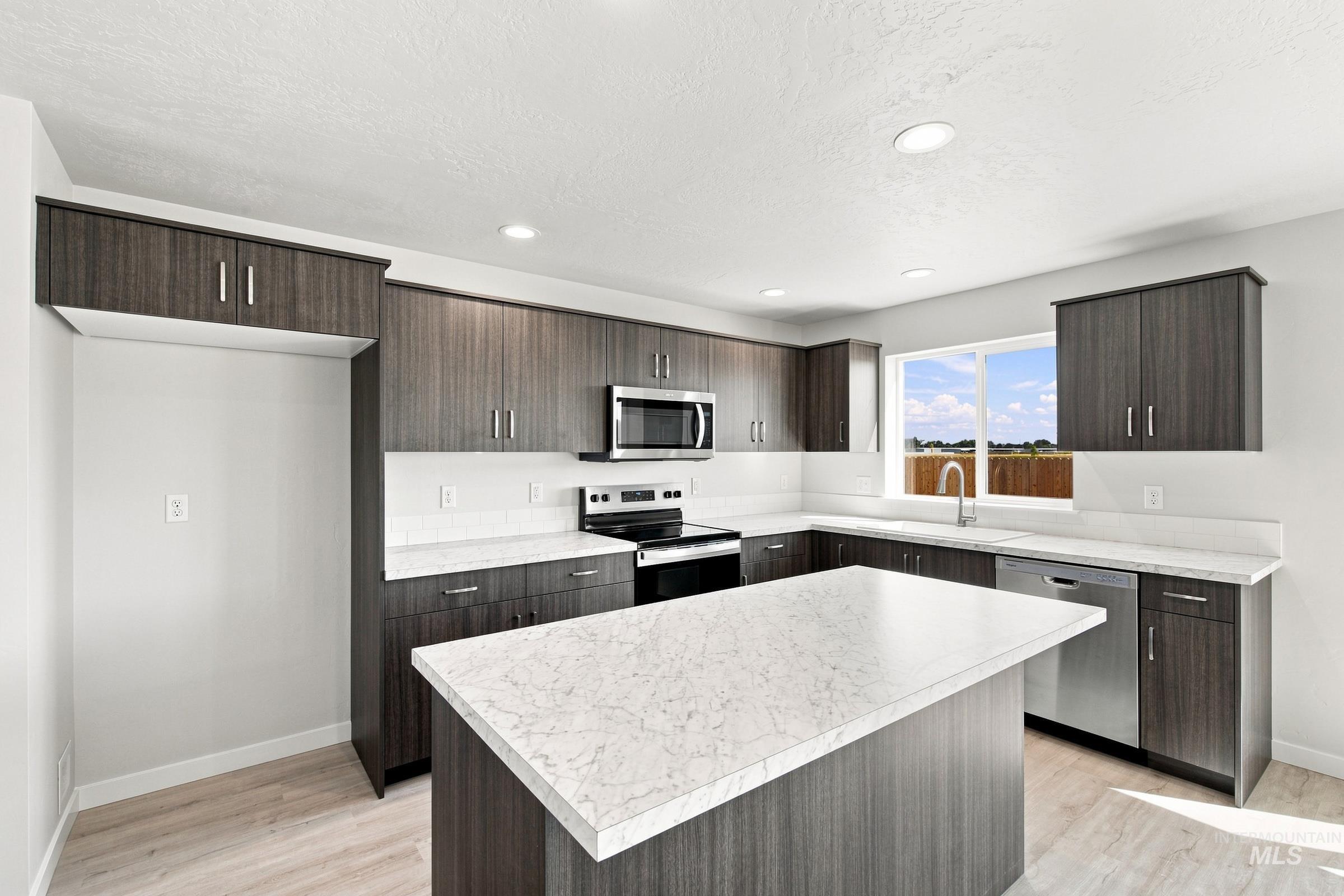 1751 Gyrfalcon St, Middleton, Idaho 83644, 5 Bedrooms, 3 Bathrooms, Residential For Sale, Price $524,990, 98997619