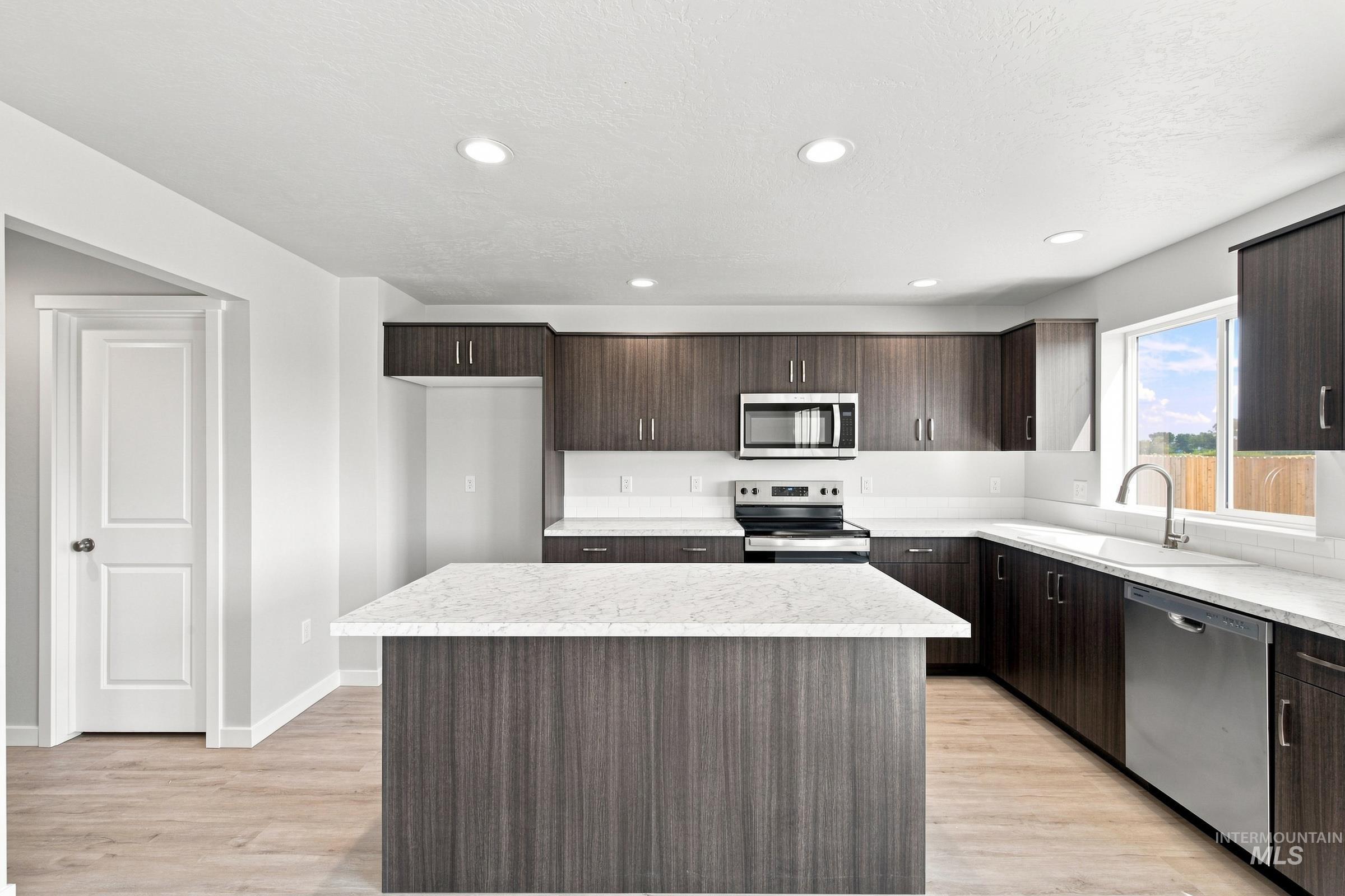 1751 Gyrfalcon St, Middleton, Idaho 83644, 5 Bedrooms, 3 Bathrooms, Residential For Sale, Price $524,990, 98997619