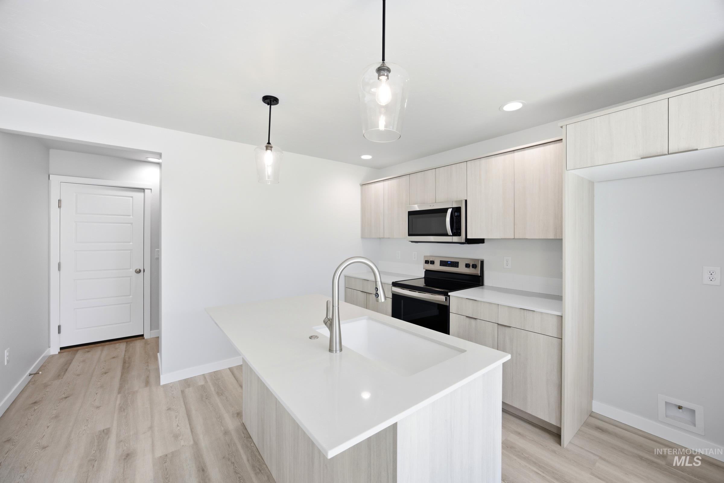 10821 Greensboro St, Caldwell, Idaho 83605, 3 Bedrooms, 2.5 Bathrooms, Residential For Sale, Price $359,990, 98997627