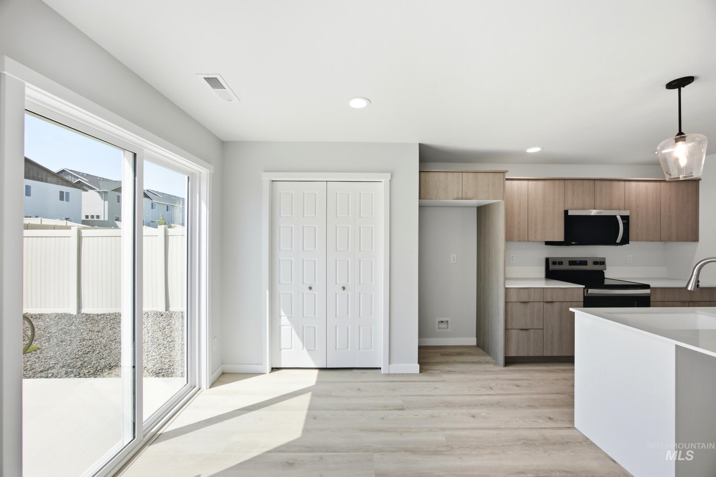 10793 Greensboro St, Caldwell, Idaho 83605, 3 Bedrooms, 2.5 Bathrooms, Residential For Sale, Price $383,990, 98997629