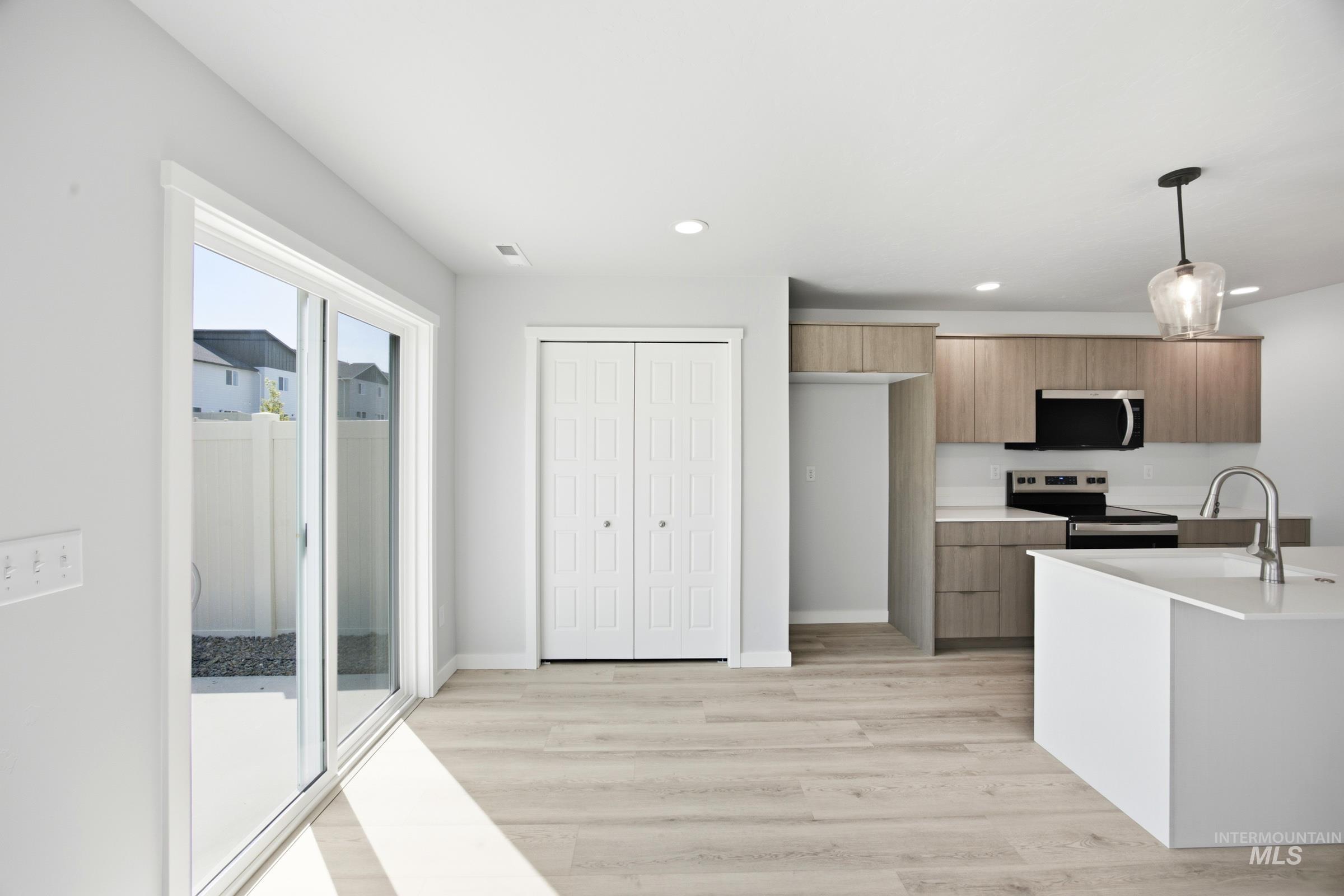 10781 Greensboro St, Caldwell, Idaho 83605, 3 Bedrooms, 2.5 Bathrooms, Residential For Sale, Price $384,990, 98997631