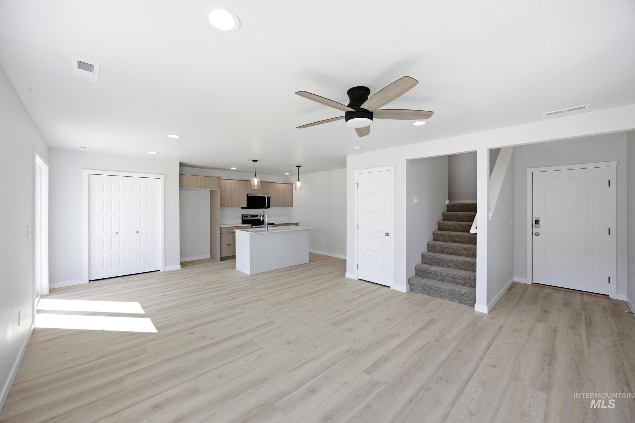 10781 Greensboro St, Caldwell, Idaho 83605, 3 Bedrooms, 2.5 Bathrooms, Residential For Sale, Price $384,990, 98997631