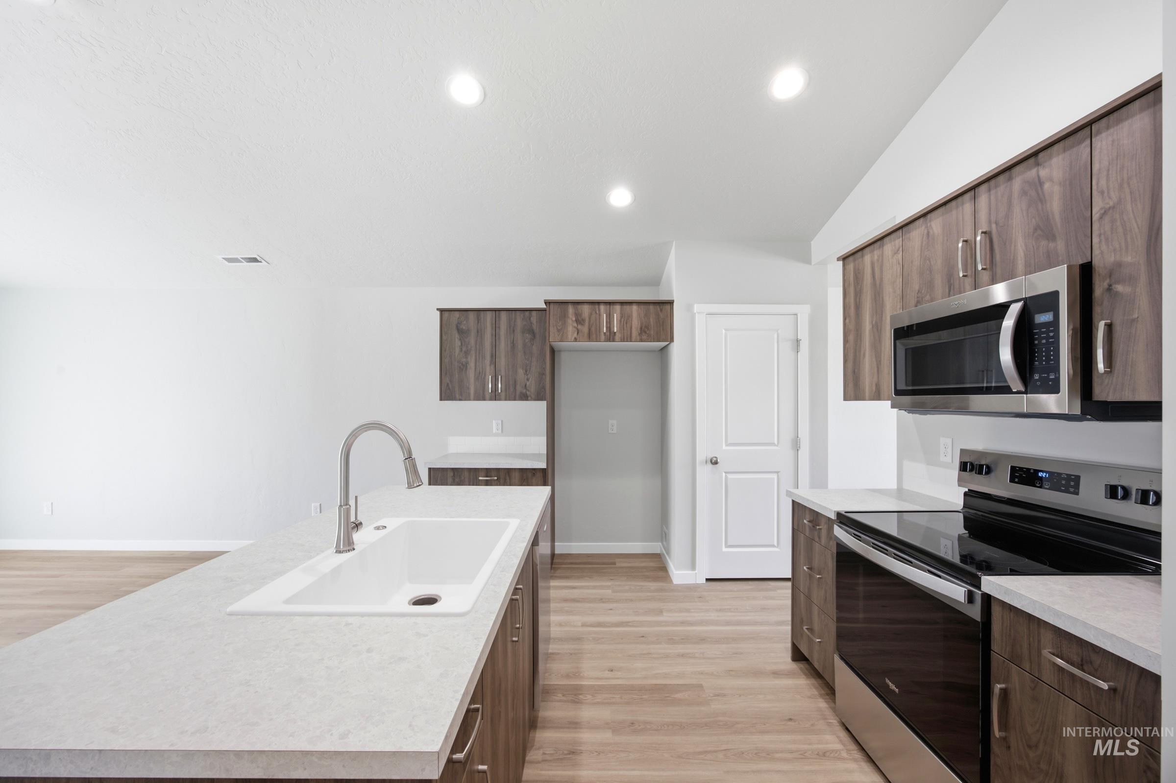 108 N Tideberry Ave, Kuna, Idaho 83634, 3 Bedrooms, 2 Bathrooms, Residential For Sale, Price $409,990, 98997650