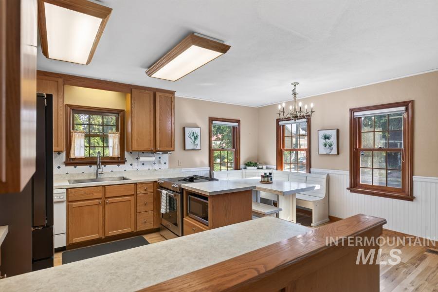 721 S Lynn, Moscow, Idaho 83843, 4 Bedrooms, 3 Bathrooms, Residential For Sale, Price $670,000,MLS 98997669