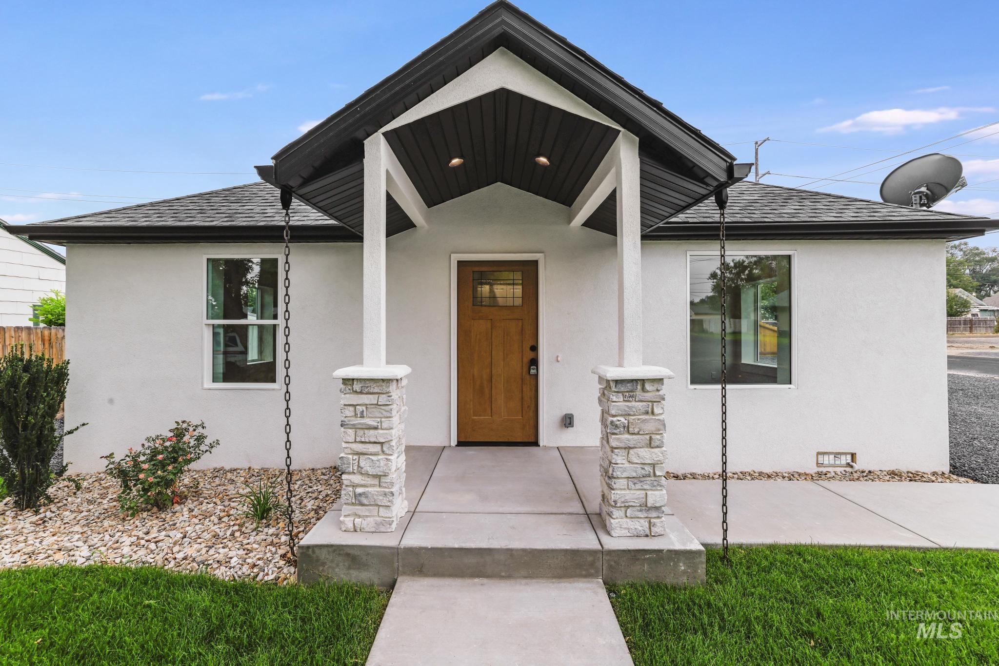 304 Van Buren, Twin Falls, Idaho 83301, 3 Bedrooms, 2 Bathrooms, Residential For Sale, Price $329,900, 98997671
