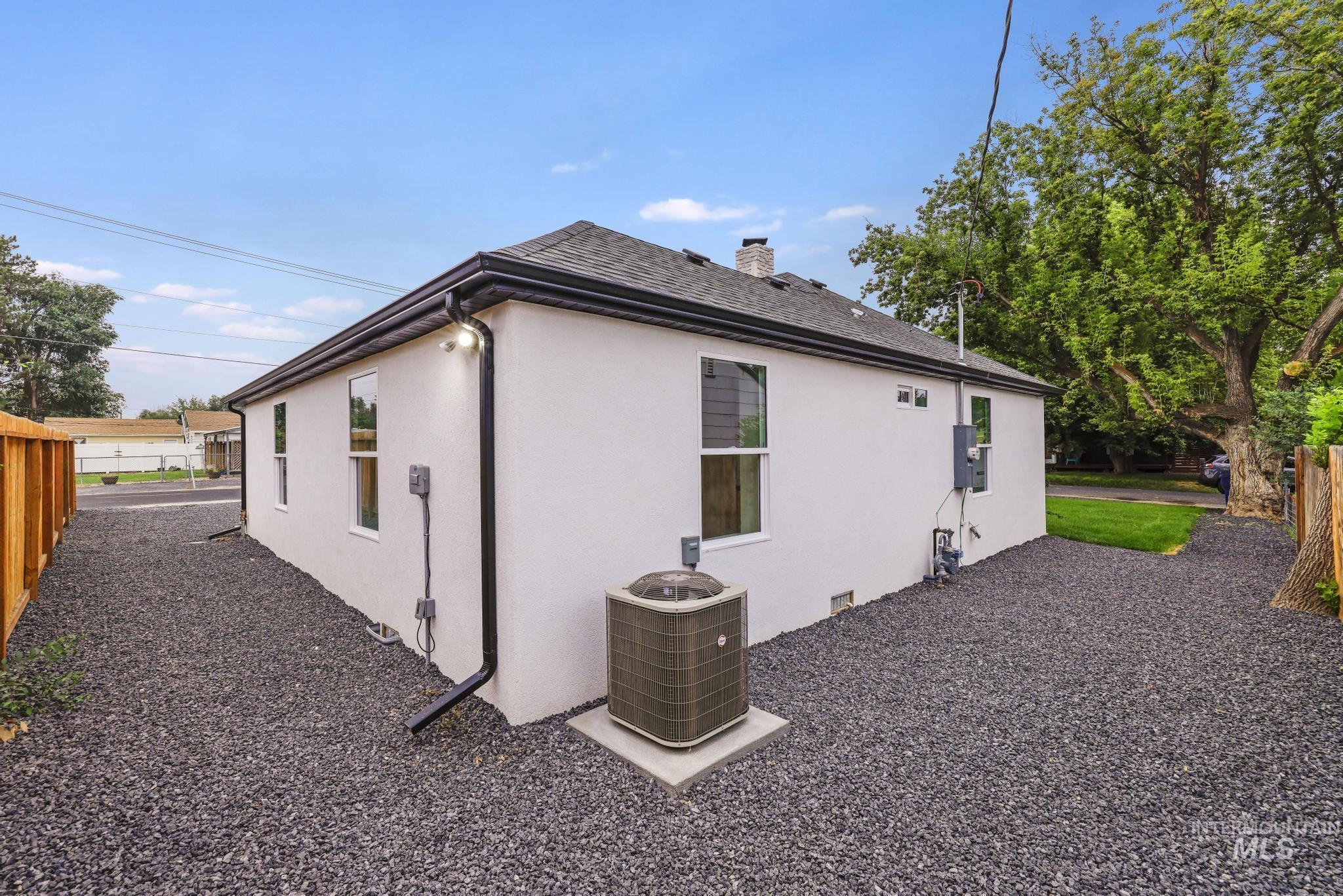 304 Van Buren, Twin Falls, Idaho 83301, 3 Bedrooms, 2 Bathrooms, Residential For Sale, Price $329,900, 98997671