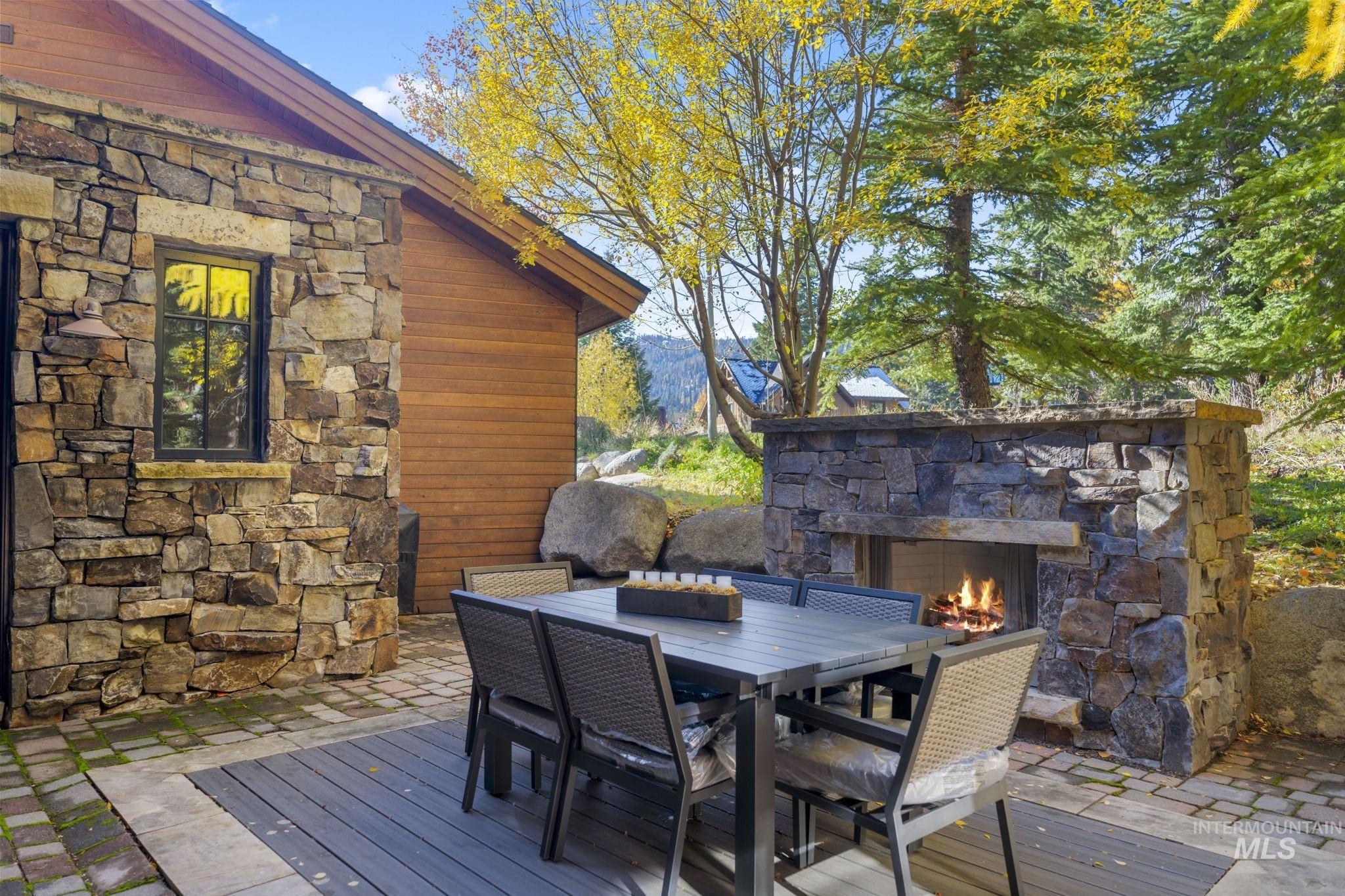 16 Steelhead Court, Donnelly, Idaho 83615, 3 Bedrooms, 3.5 Bathrooms, Residential For Sale, Price $2,225,000, 98997680
