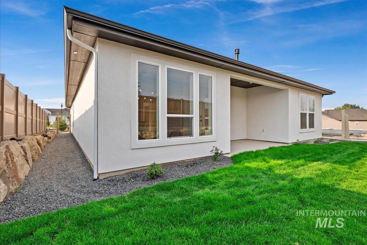 10905 W Lahinch Ln., Kuna, Idaho 83634, 3 Bedrooms, 2 Bathrooms, Residential For Sale, Price $599,880, 98997681