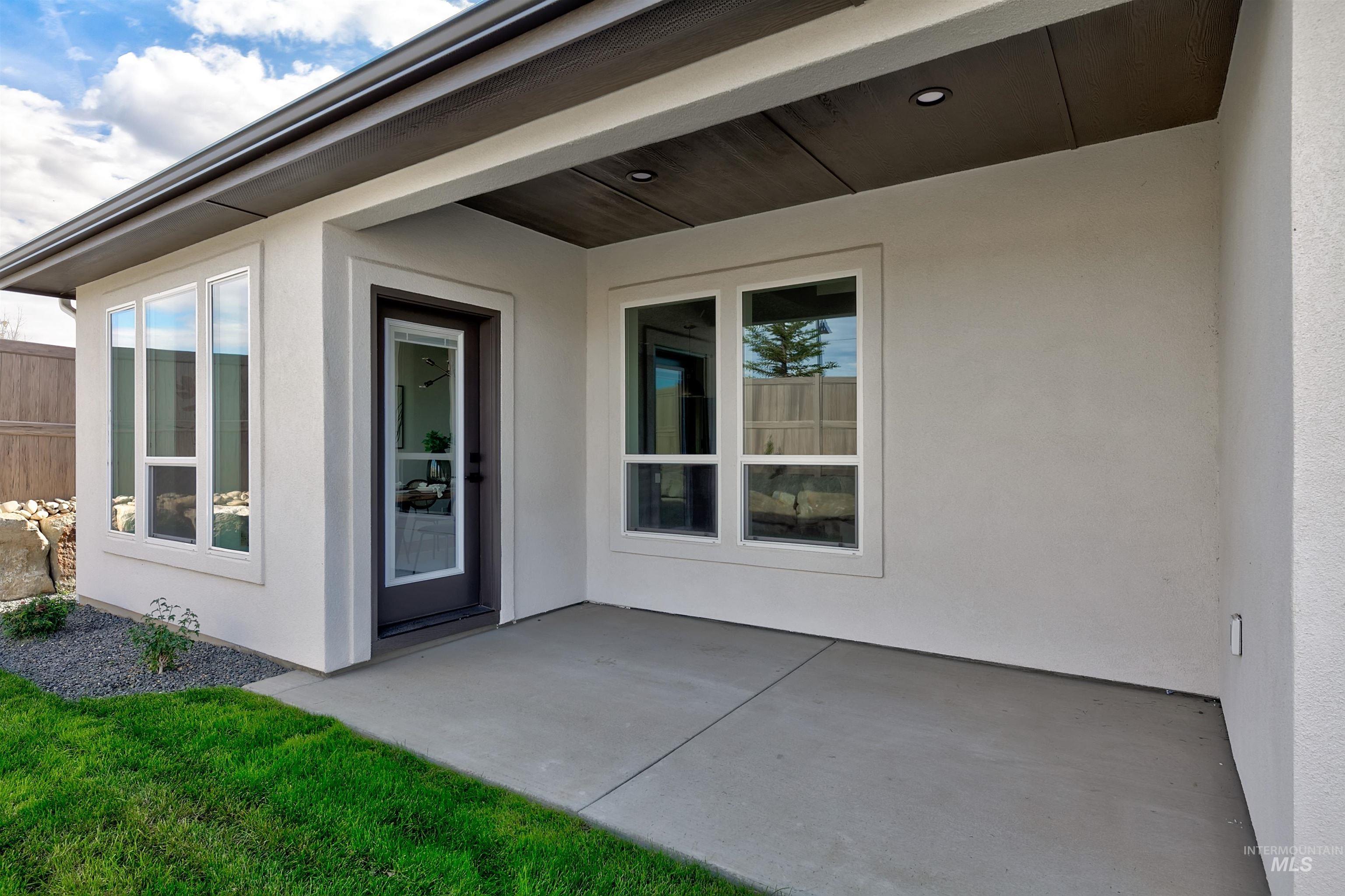 10905 W Lahinch Ln., Kuna, Idaho 83634, 3 Bedrooms, 2 Bathrooms, Residential For Sale, Price $599,880, 98997681