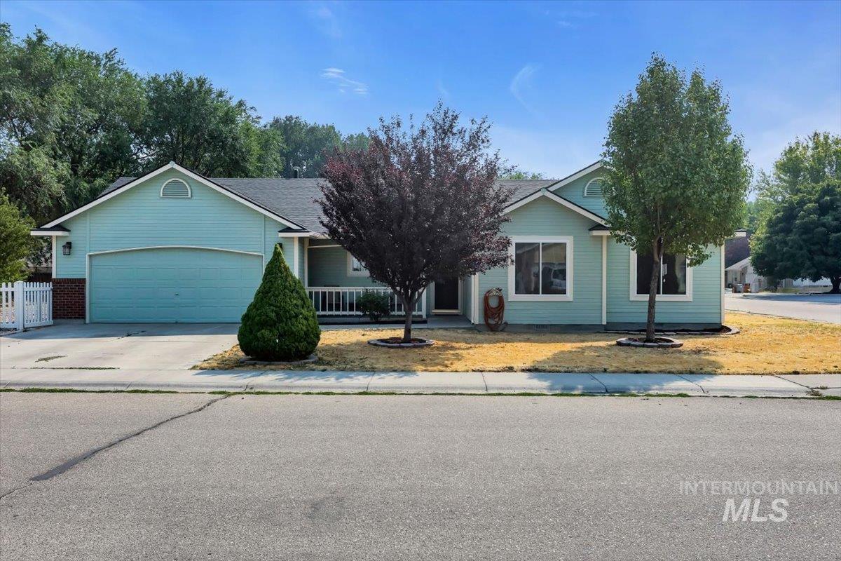 850 Garrett St, Mountain Home, Idaho 83116, 3 Bedrooms, 2 Bathrooms, Residential For Sale, Price $349,999,MLS 98997684