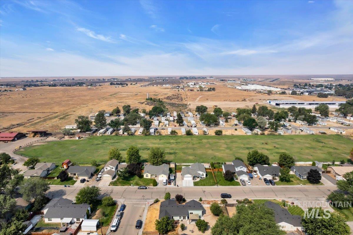 850 Garrett St, Mountain Home, Idaho 83116, 3 Bedrooms, 2 Bathrooms, Residential For Sale, Price $349,999,MLS 98997684