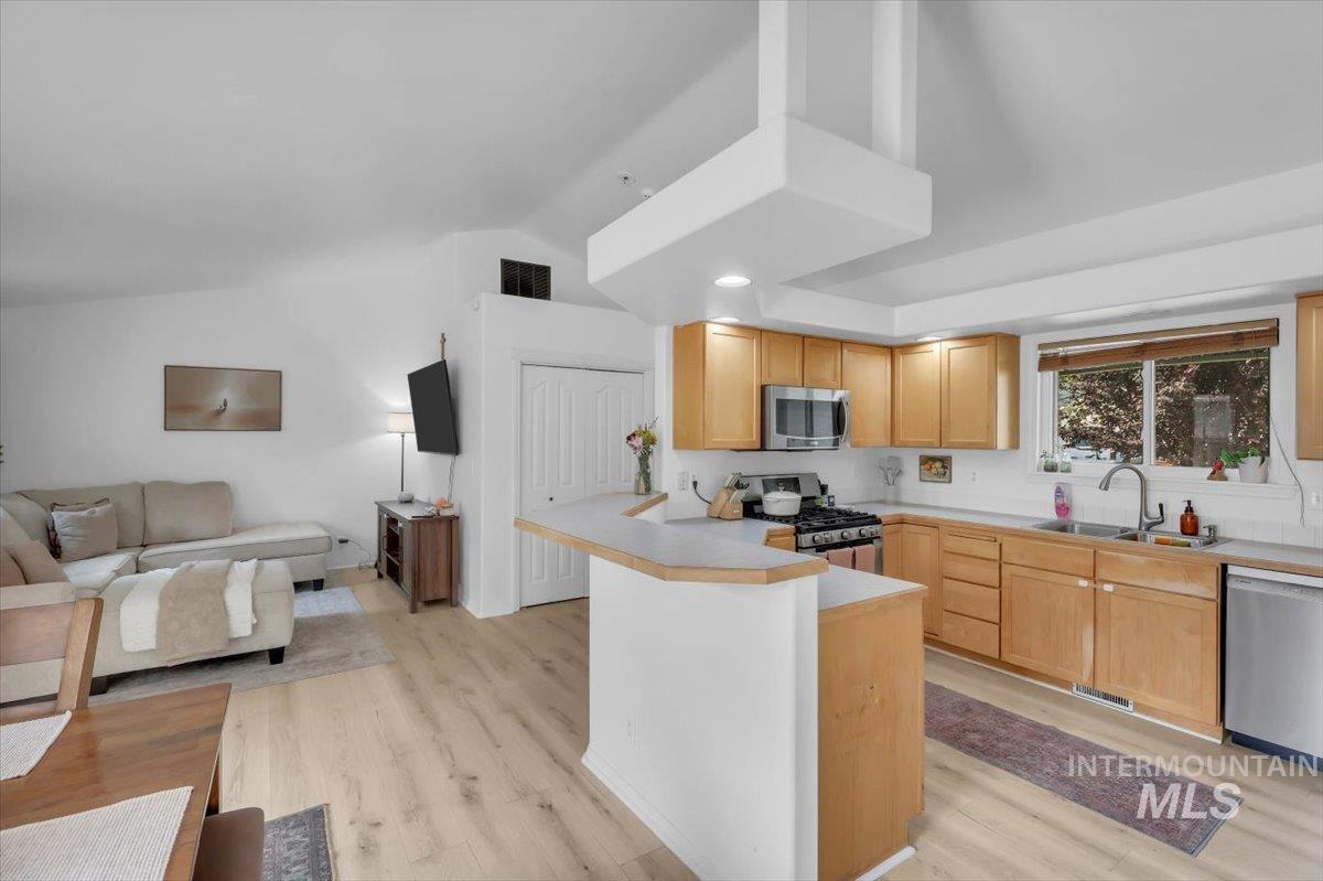850 Garrett St, Mountain Home, Idaho 83116, 3 Bedrooms, 2 Bathrooms, Residential For Sale, Price $349,999,MLS 98997684