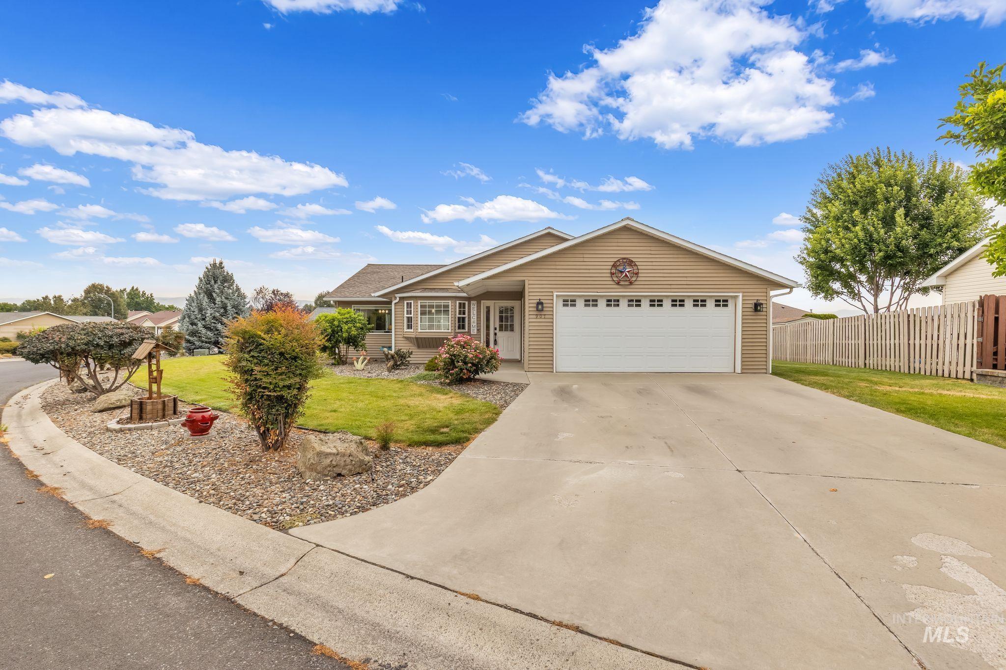 907 Magnolia St, Lewiston, Idaho 83501, 3 Bedrooms, 2 Bathrooms, Residential For Sale, Price $469,000,MLS 98997697