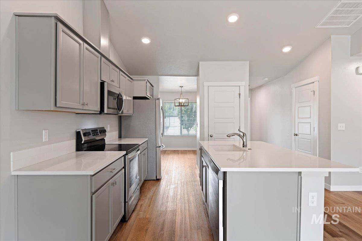 3068 S Green Forest Way, Boise, Idaho 83709, 3 Bedrooms, 2 Bathrooms, Residential For Sale, Price $399,990,MLS 98997698