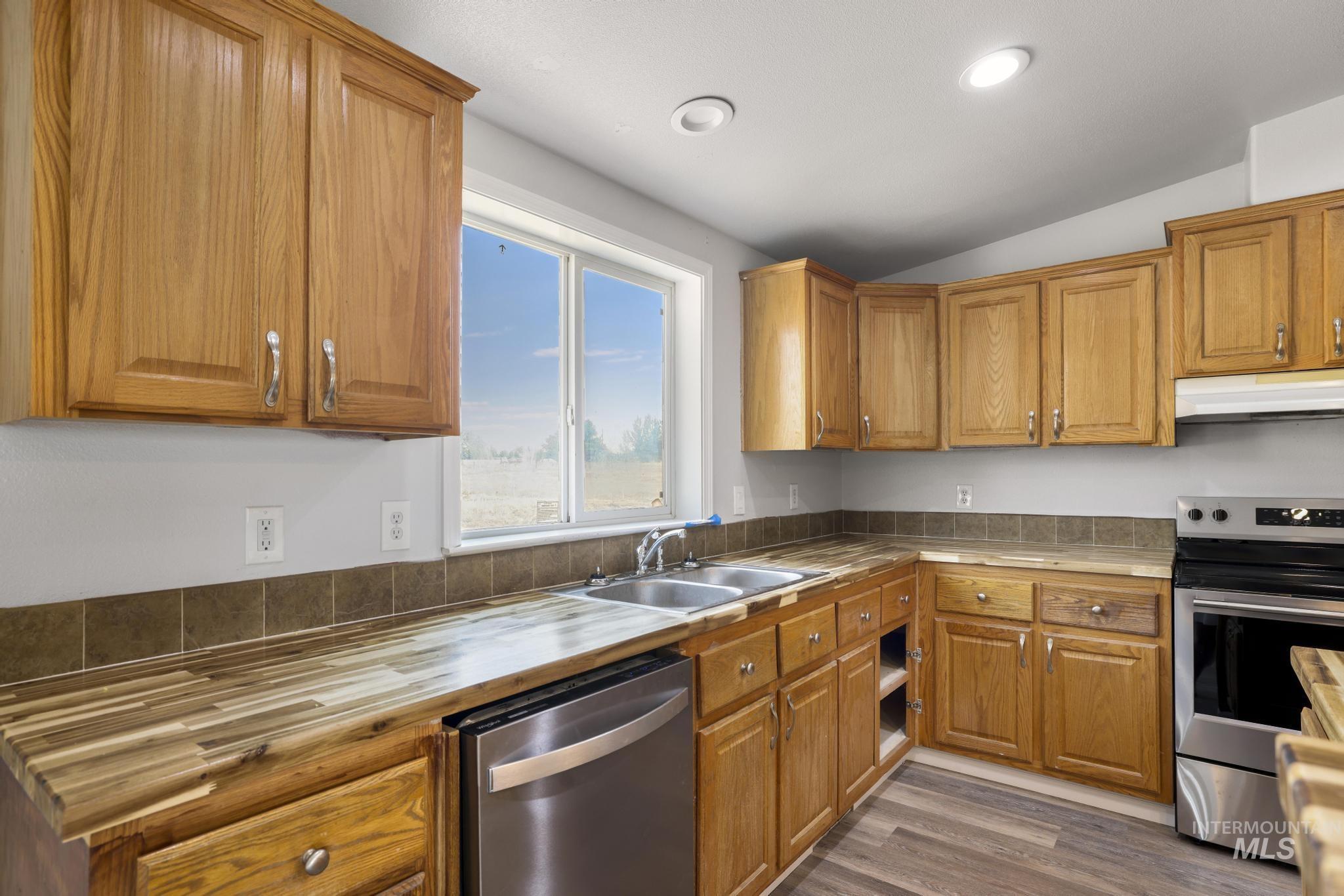 60 E 590 N, Shoshone, Idaho 83352, 3 Bedrooms, 2 Bathrooms, Residential For Sale, Price $400,000,MLS 98997699