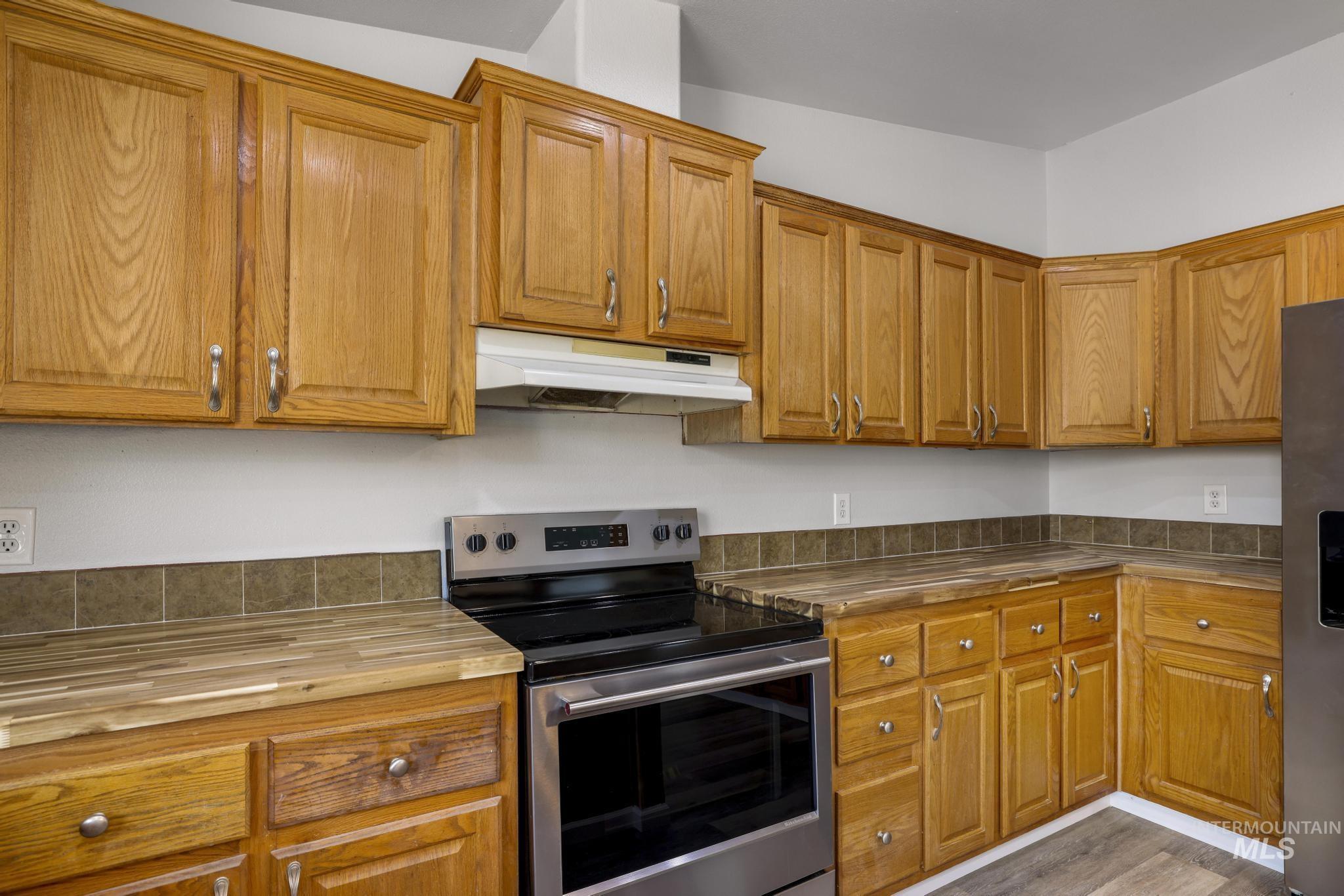 60 E 590 N, Shoshone, Idaho 83352, 3 Bedrooms, 2 Bathrooms, Residential For Sale, Price $400,000,MLS 98997699