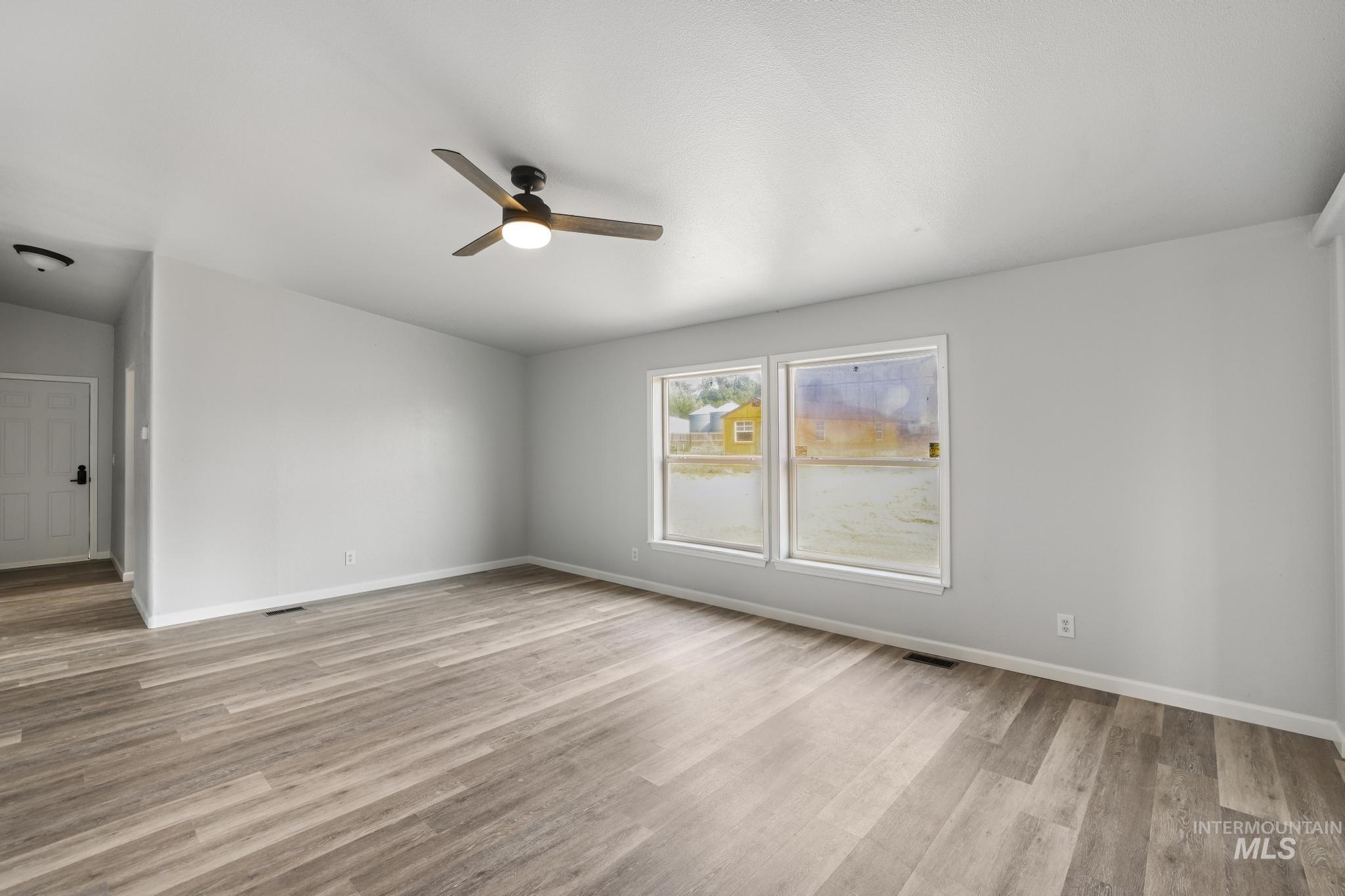 60 E 590 N, Shoshone, Idaho 83352, 3 Bedrooms, 2 Bathrooms, Residential For Sale, Price $400,000,MLS 98997699