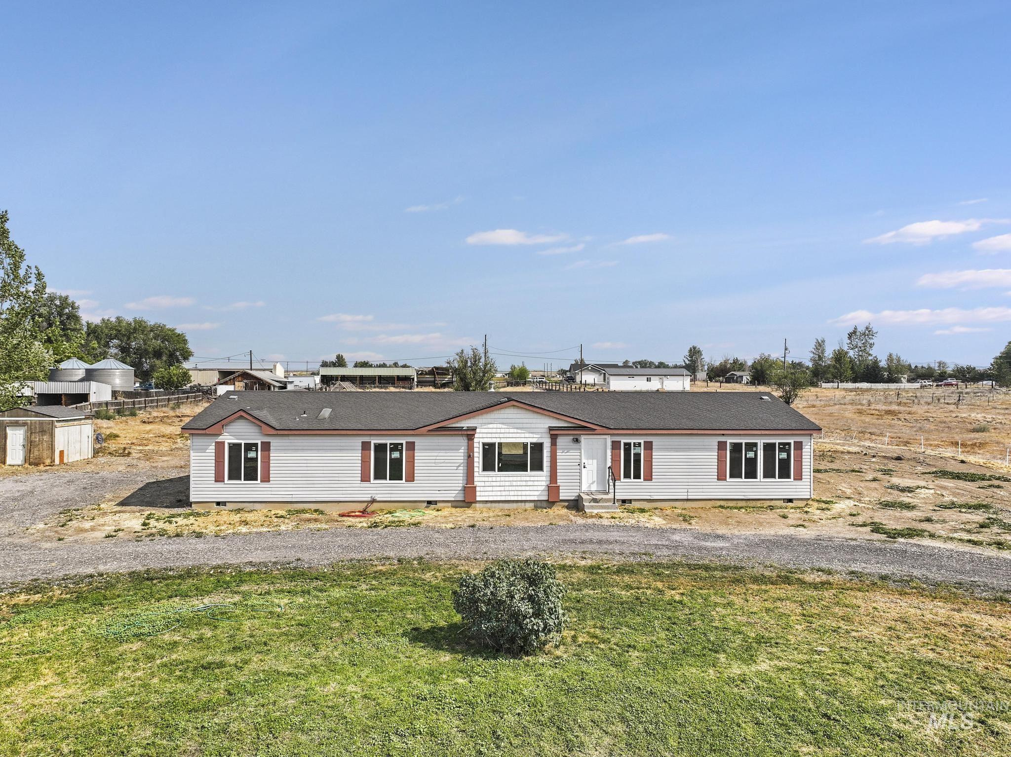 60 E 590 N, Shoshone, Idaho 83352, 3 Bedrooms, 2 Bathrooms, Residential For Sale, Price $400,000,MLS 98997699