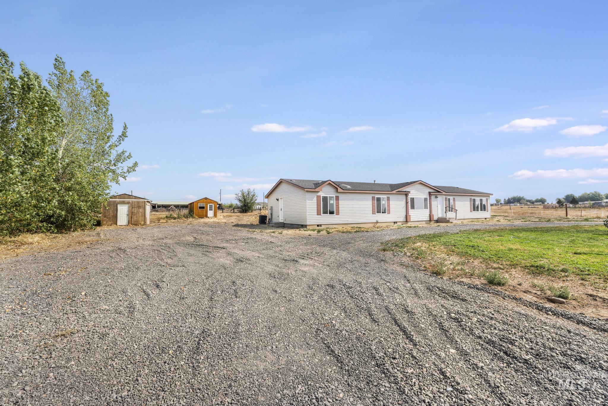 60 E 590 N, Shoshone, Idaho 83352, 3 Bedrooms, 2 Bathrooms, Residential For Sale, Price $400,000,MLS 98997699